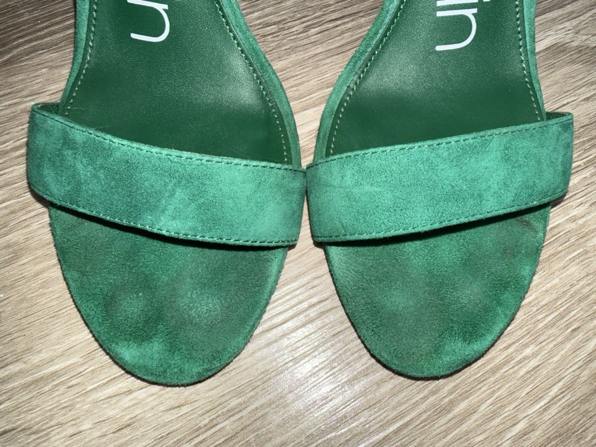 Calvin Klein Calvin Klein Kelly Green Suede Wedge Sandals Size US 7.5 / IT 37.5 - 5 Thumbnail