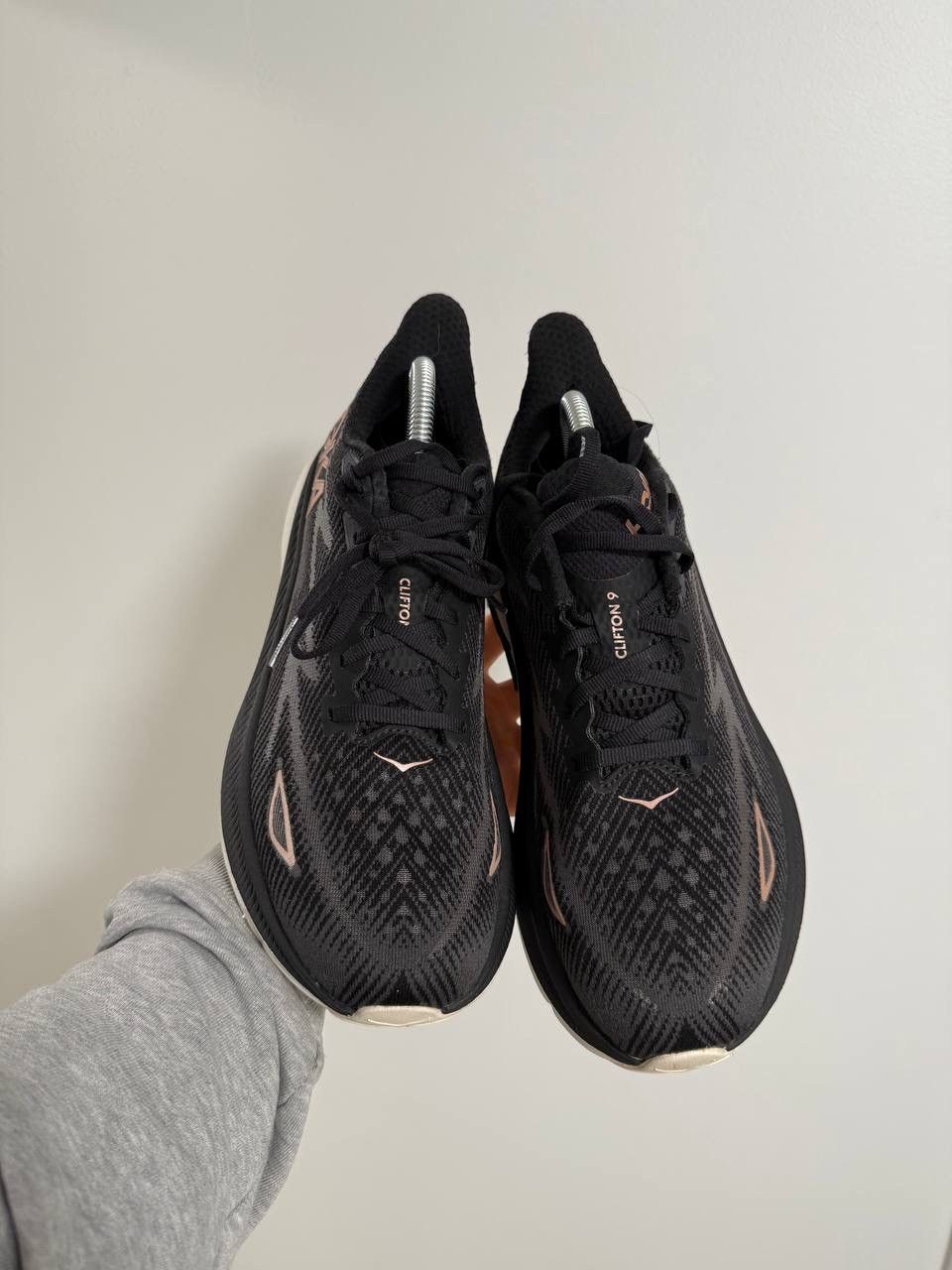 Hoka HOKA CLIFTON 9 d WIDE BLACK/ROSE GOLD ATHLETIC RUNNING Size US 9 / IT 39 - 2 Thumbnail