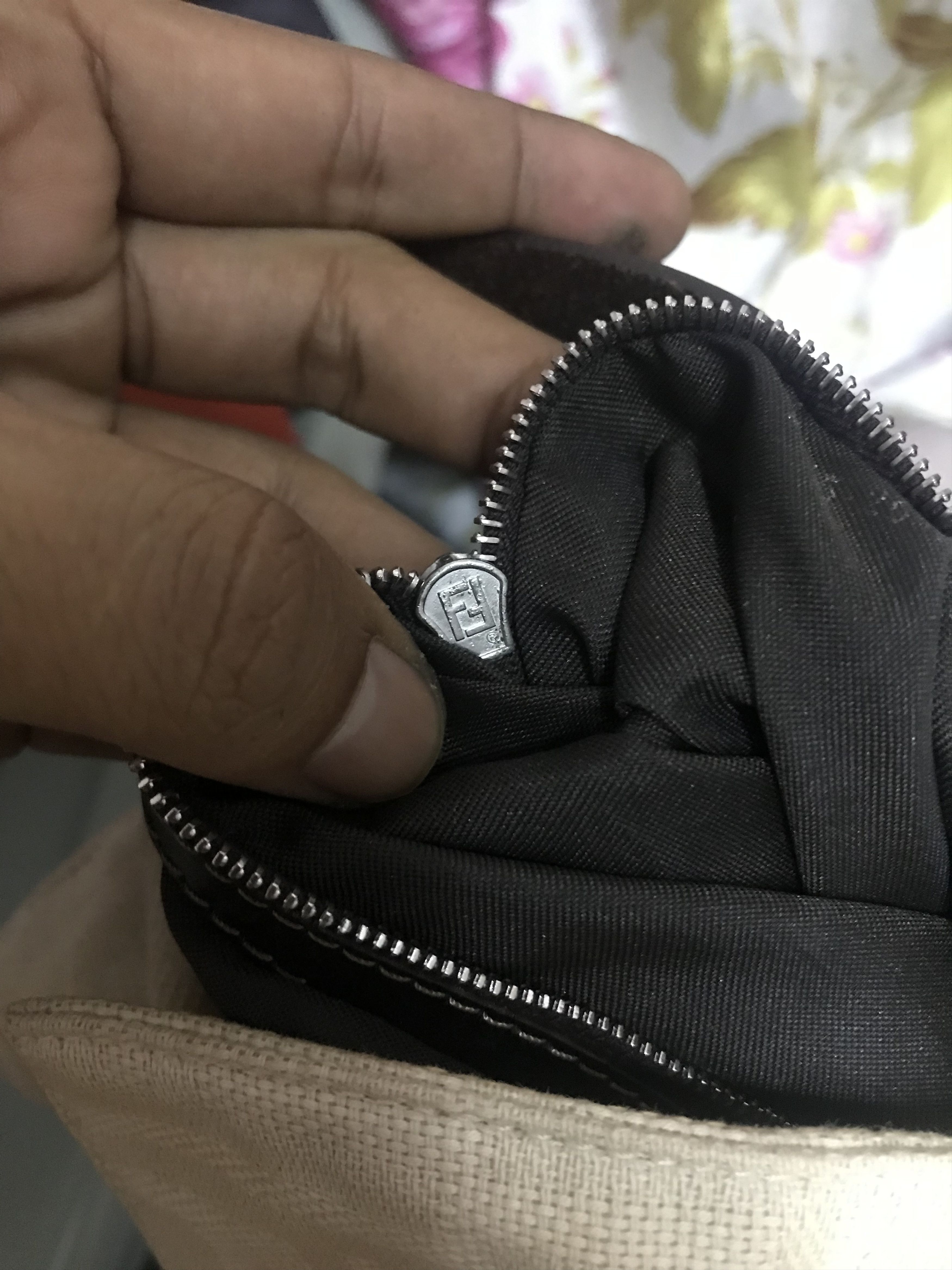 Fendi Authentic Fendi Monogram Mambgueta Size ONE SIZE - 5 Thumbnail