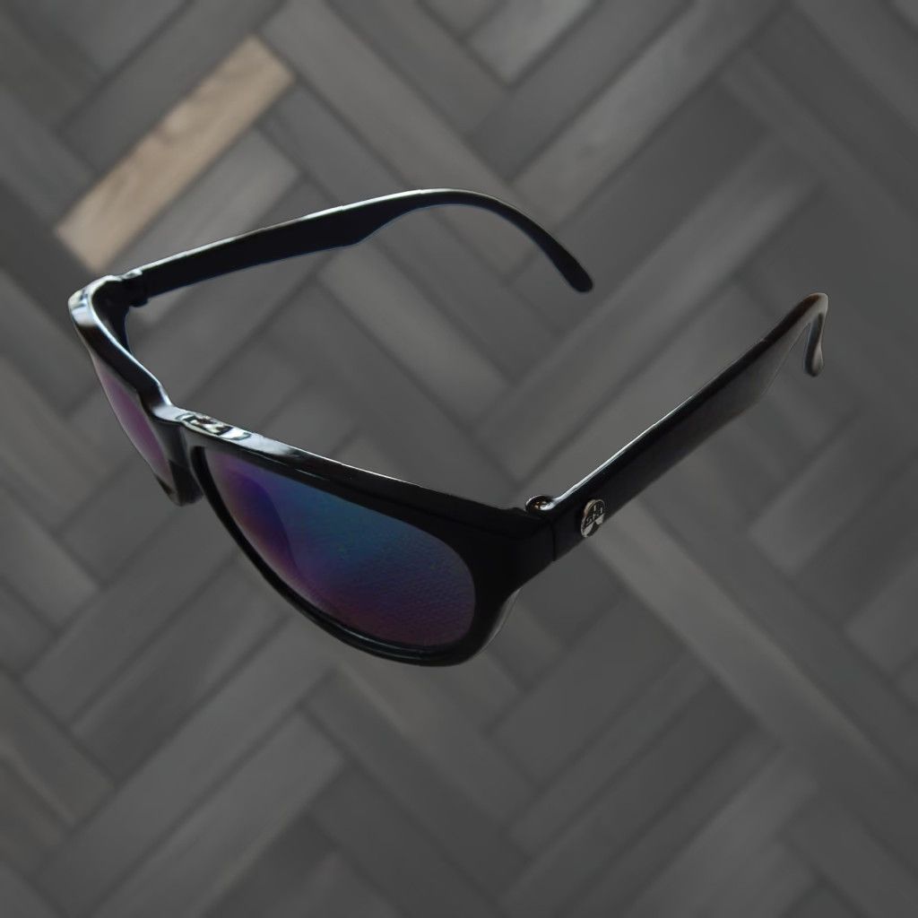 Vintage ISki Sunglasses Men Black Frame Blue/Purple Lens Scratches Noted Black ISki Sunglasses Men - Adult Size - Sunglasses Size ONE SIZE - 1 Thumbnail
