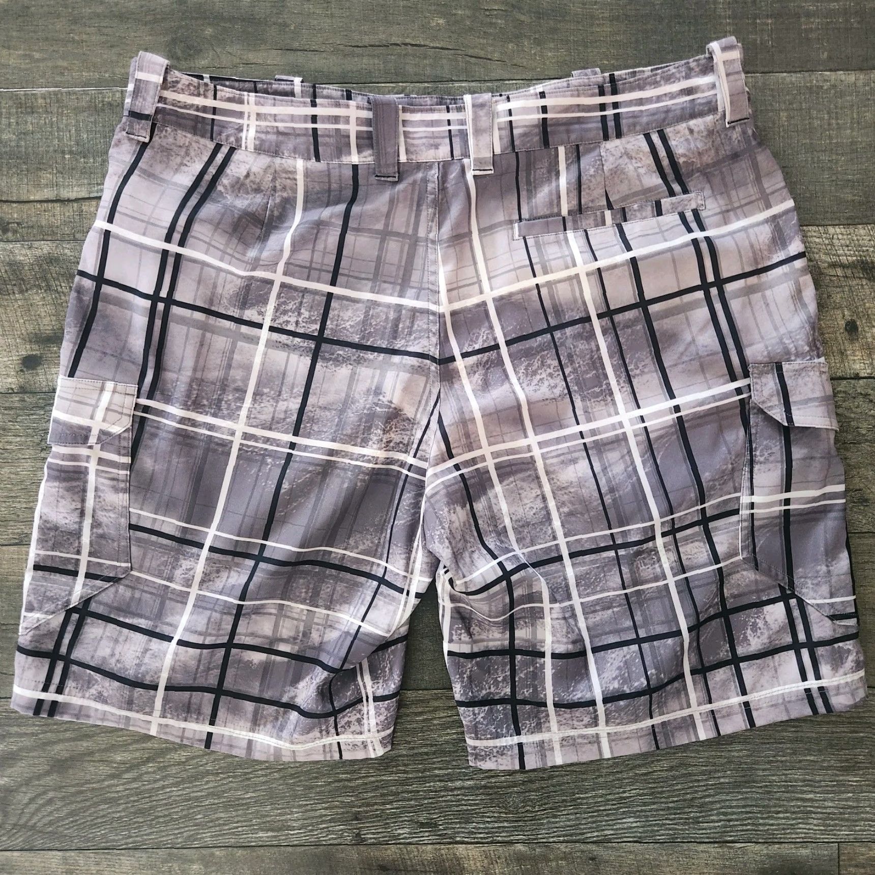 Under Armour Under Armour Cargo Shorts Mens 40 Plaid AOP Ocean Waves Performance Golf Cargo Pocket Navy Blue 40 Mens Size US 40 / EU 56 - 7 Thumbnail