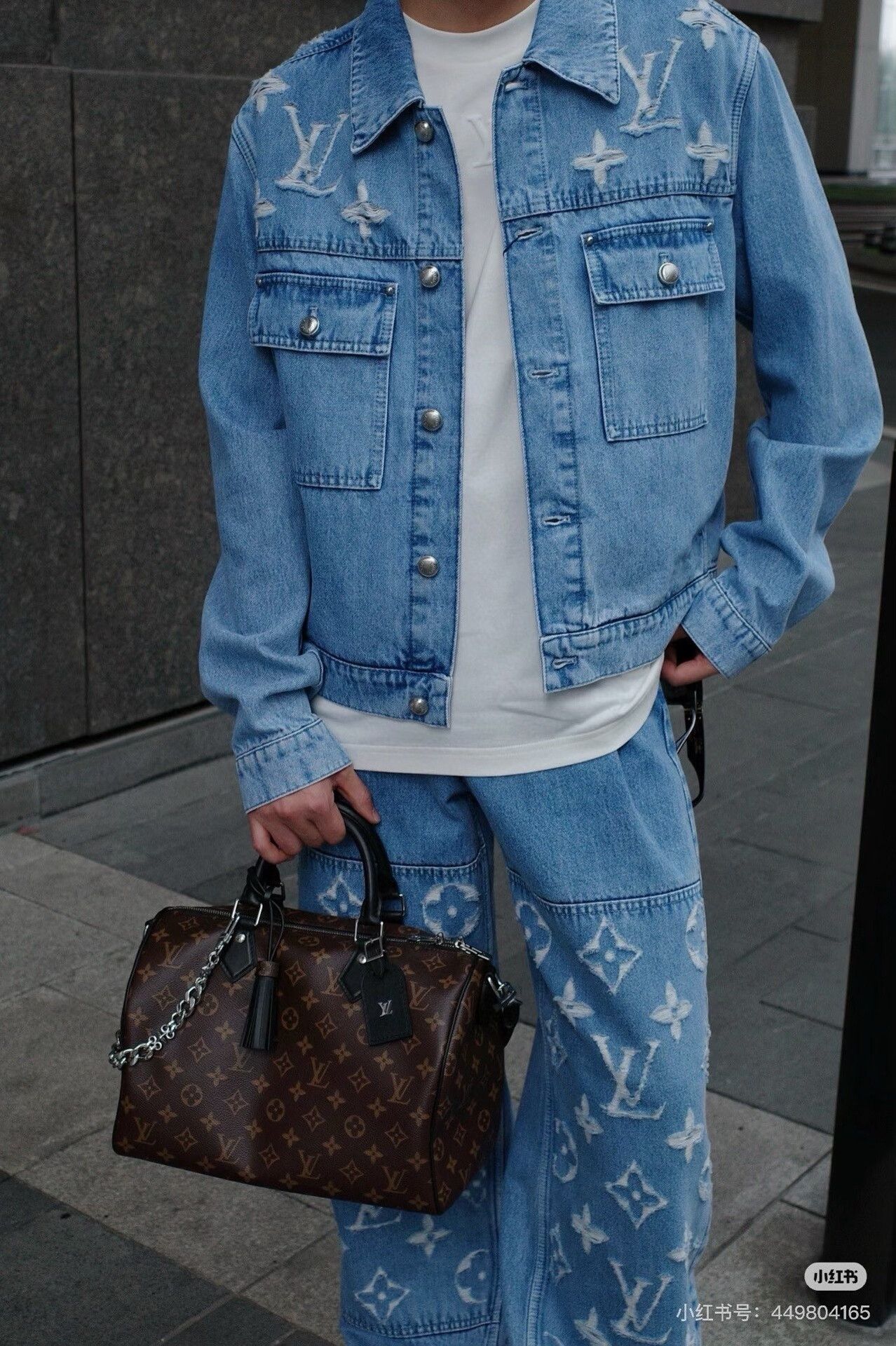 Louis Vuitton louis vuitton distressed logo denim jacket Size US L / EU 52-54 / 3 - 5 Thumbnail