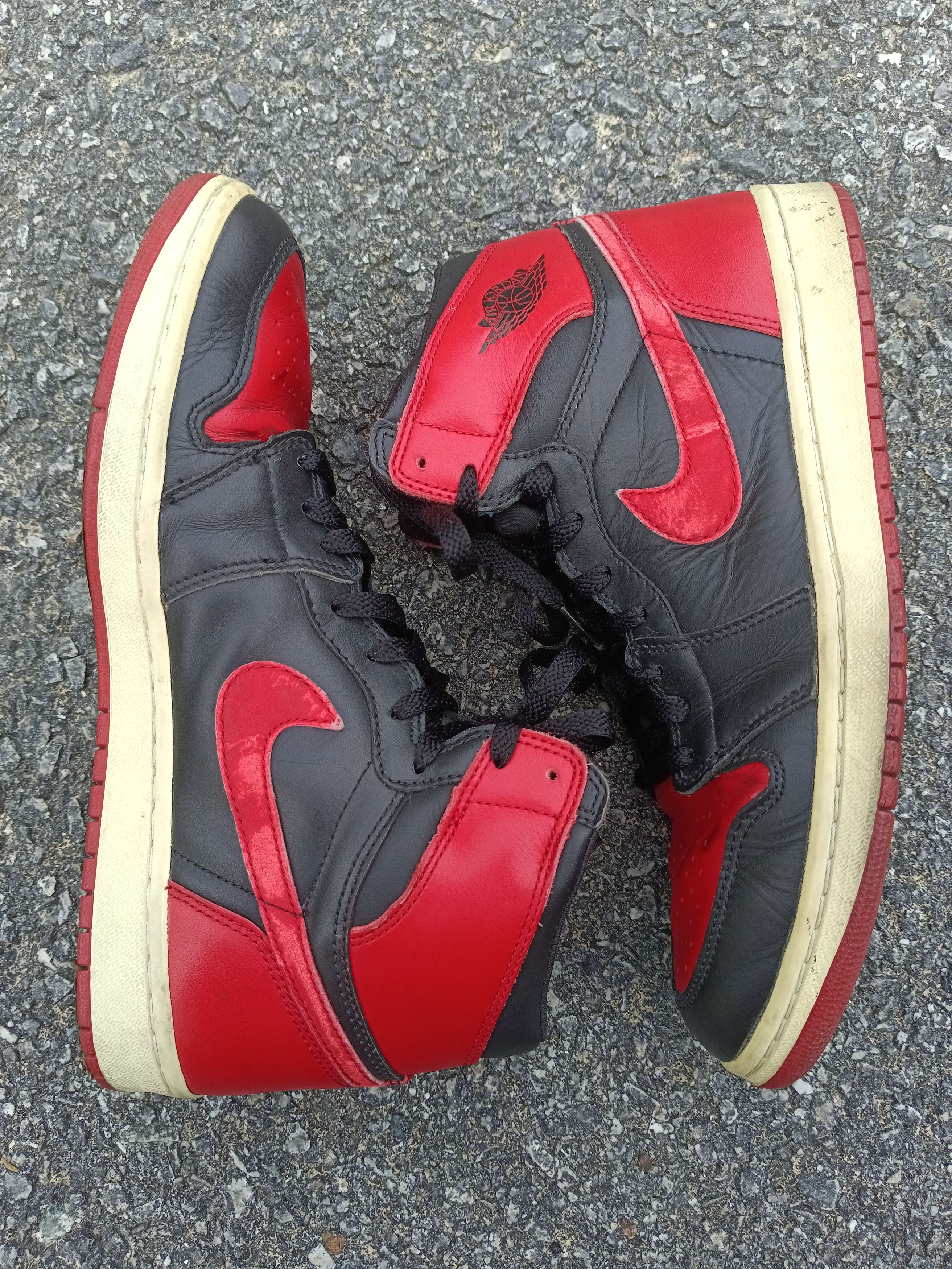 Jordan Brand NIKE AIR JORDAN 1 RETRO BRED 2001 VINTAGE SNEAKERS Size US 10 / EU 43 - 1 Thumbnail