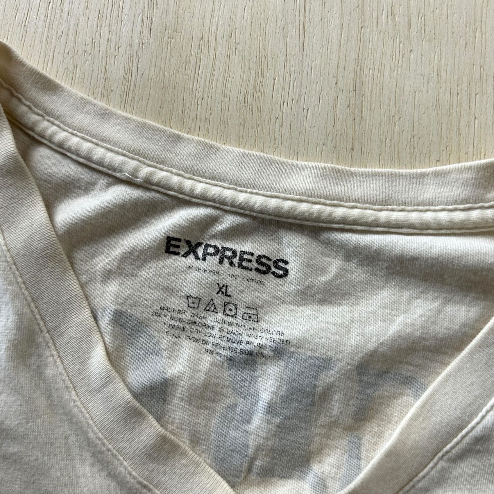 Express Express Shirt Mens XL White V-Neck Tee T-Shirt Cross Renegades New York Graphic Print Size US XL / EU 56 / 4 - 3 Thumbnail