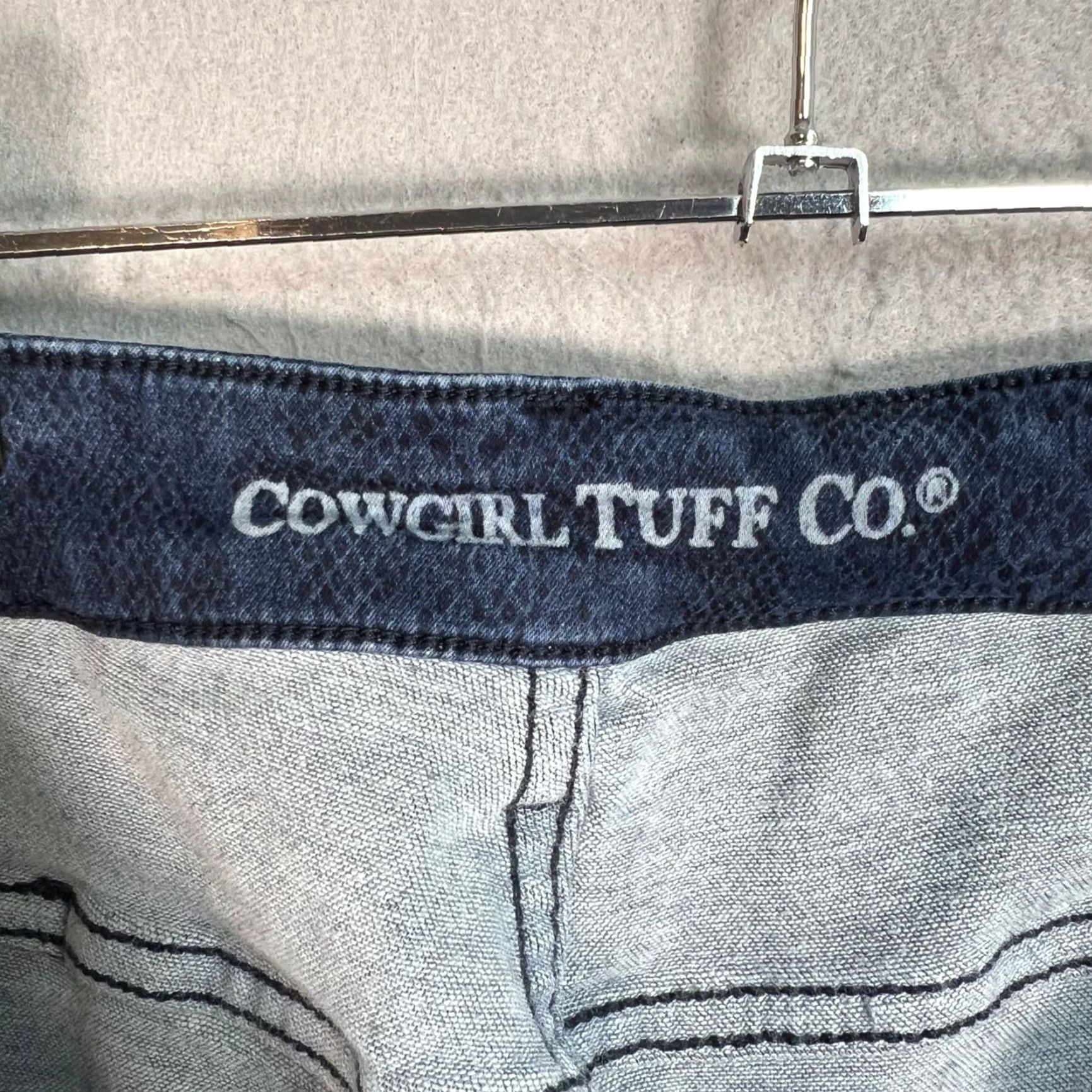 Vintage VINTAGE Cowgirl Tuff Womens Bootcut Jeans 31 Blue Snake Print Frayed Hem Stretch Size 24" / US 00 / IT 34 - 3 Thumbnail