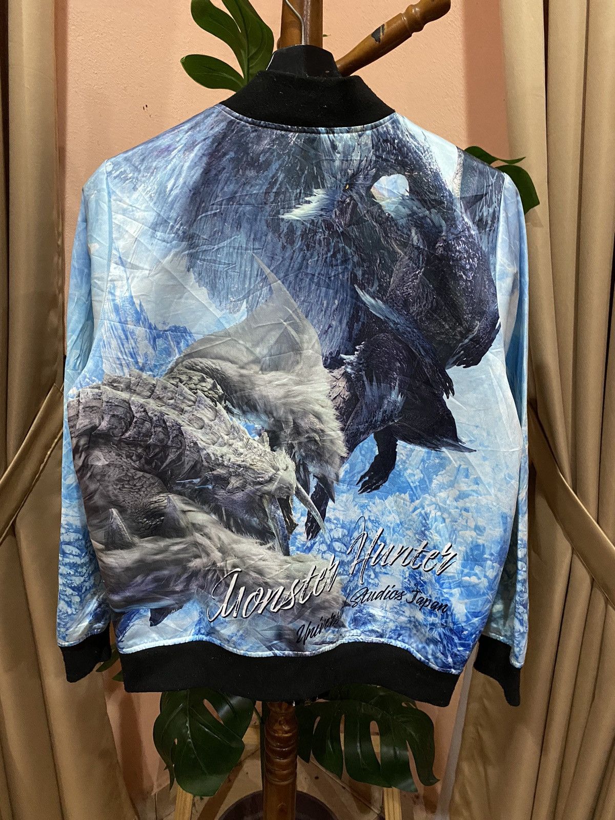 Universal Studios Universal Studios x Capcom Monster Hunter Jacket Ice Dragon Size US M / EU 48-50 / 2 - 8 Thumbnail