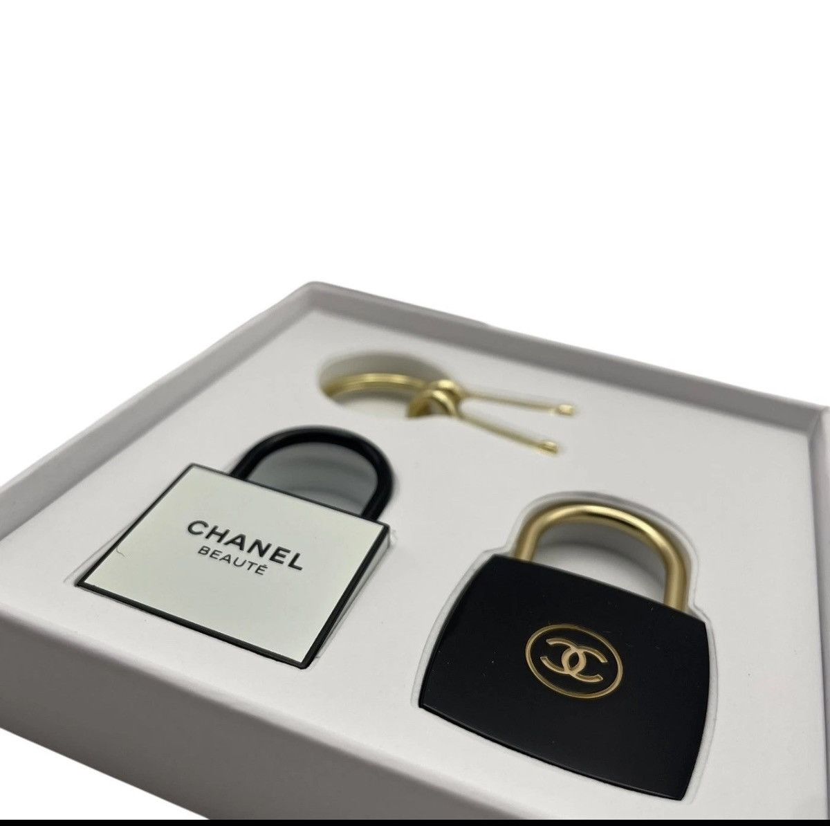 Chanel CHANEL BEAUTE La Collection 2-Pc Pad lock & Key Novelty GWP Size ONE SIZE - 10 Thumbnail