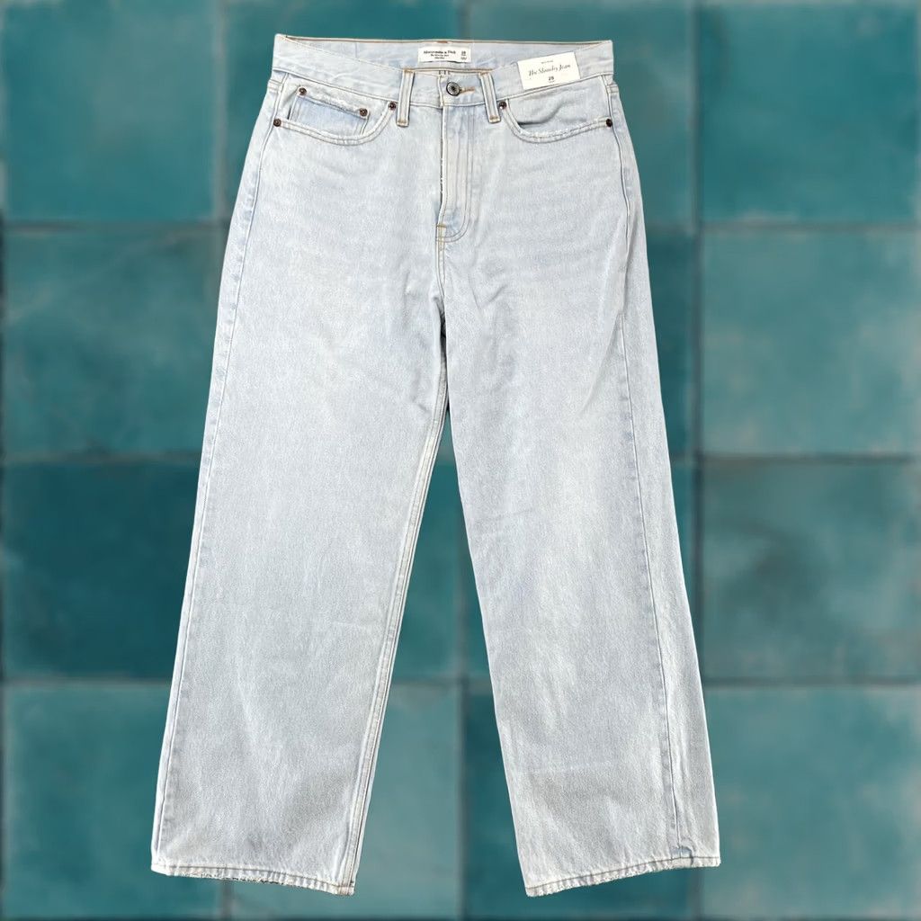 Abercrombie & Fitch Abercrombie & Fitch Jeans Womens 28 Short Light Wash Mid Rise Straight Slouchy Size 28" / US 6 / IT 42 - 1 Thumbnail