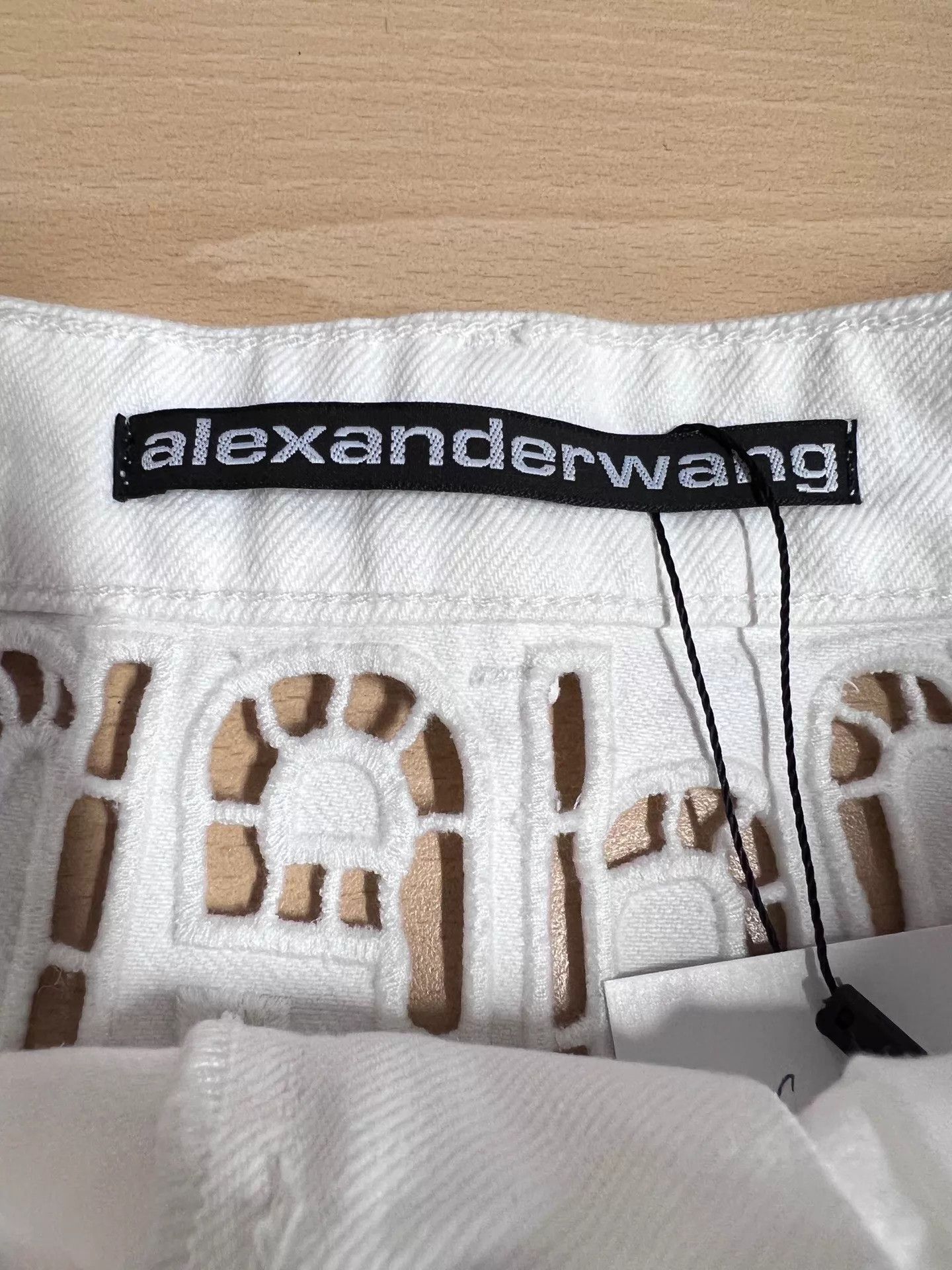Alexander Wang Alexander Wang 24 99 New White Cutout Logo Short 28 Size 28" / US 6 / IT 42 - 3 Thumbnail
