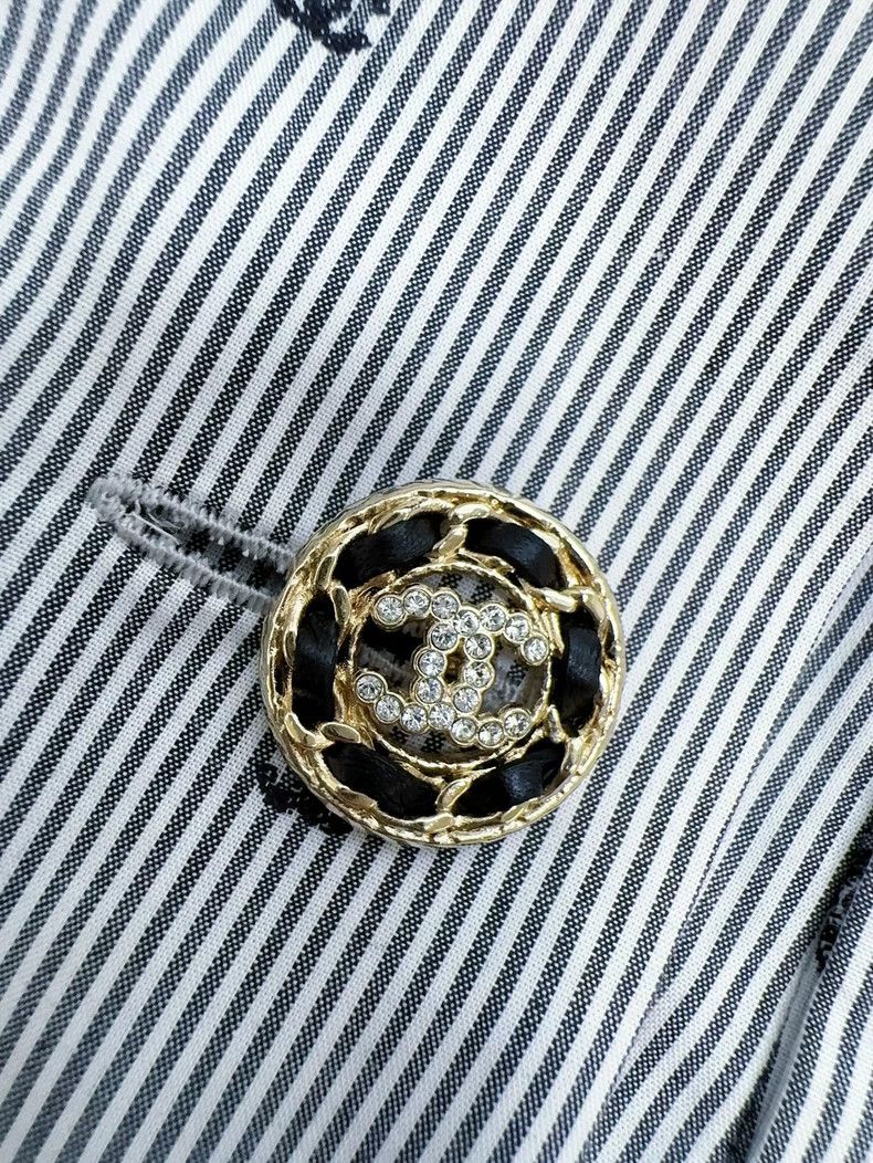 Chanel Chanel 24p gray thin striped diamond buckle full logo skir Size 25" / US 0 / IT 36 - 4 Thumbnail