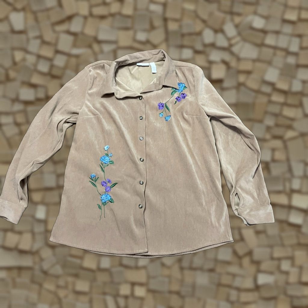 Vintage VINTAGE Cascade Blue Shirt, Women's Size Medium, Brown, Floral, Button Up, Long Sleeve Size M / US 6-8 / IT 42-44 - 1 Thumbnail