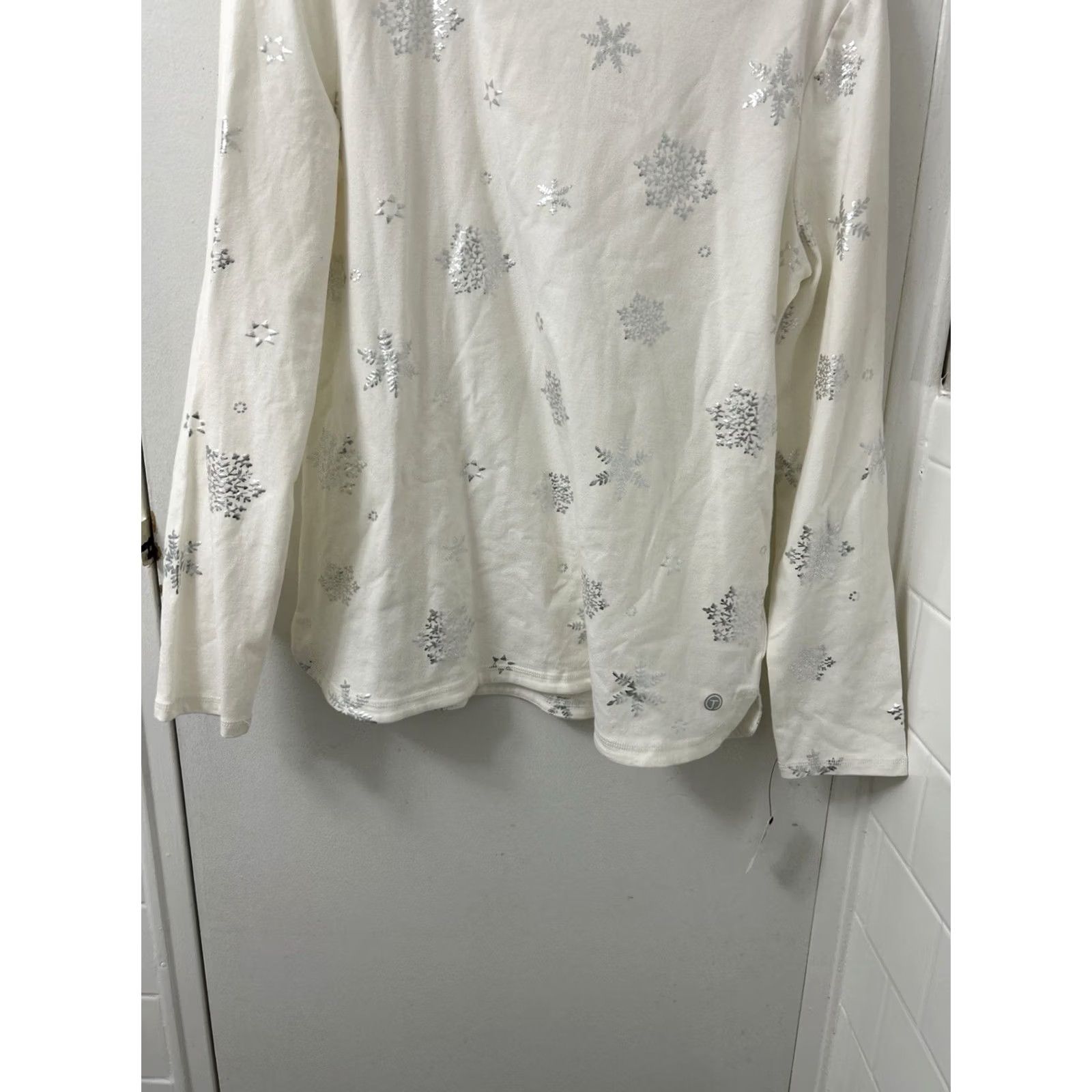 Talbots T by Talbots Top Womens M Ivory Silver Snowflake Button Mock Neck Sweatshirt NWT Size M / US 6-8 / IT 42-44 - 3 Thumbnail