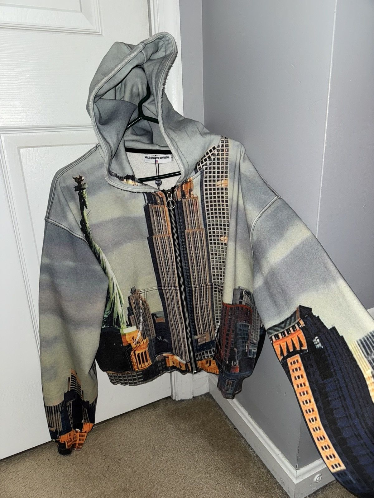 Vale Vale Forever “Nyskyline” Zip up Hoodie Size US S / EU 44-46 / 1 - 1 Thumbnail