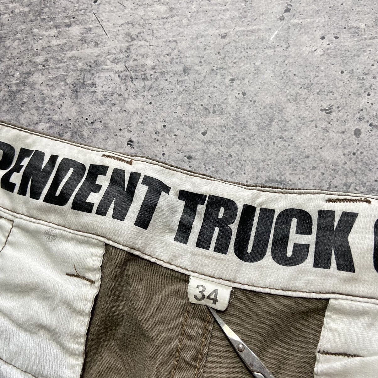 Independent Truck Co. × Vintage 📌 Vintage Independent Truck Co Cargo Shorts Size US 34 / EU 50 - 9 Thumbnail