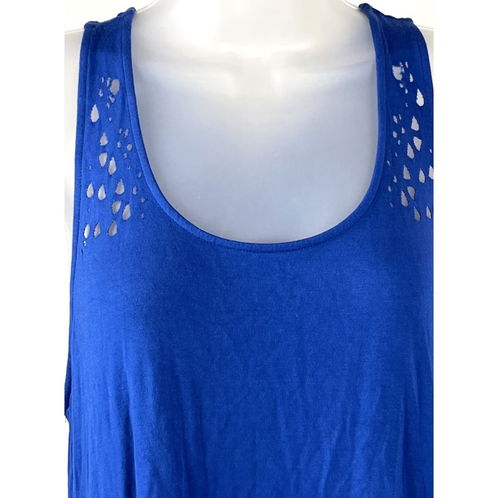 Vintage Carmen Marc Valvo Tank Top Womens L Blue Laser Cut Sleeveless Asym Hem Rayon Size L / US 10 / IT 46 - 2 Thumbnail