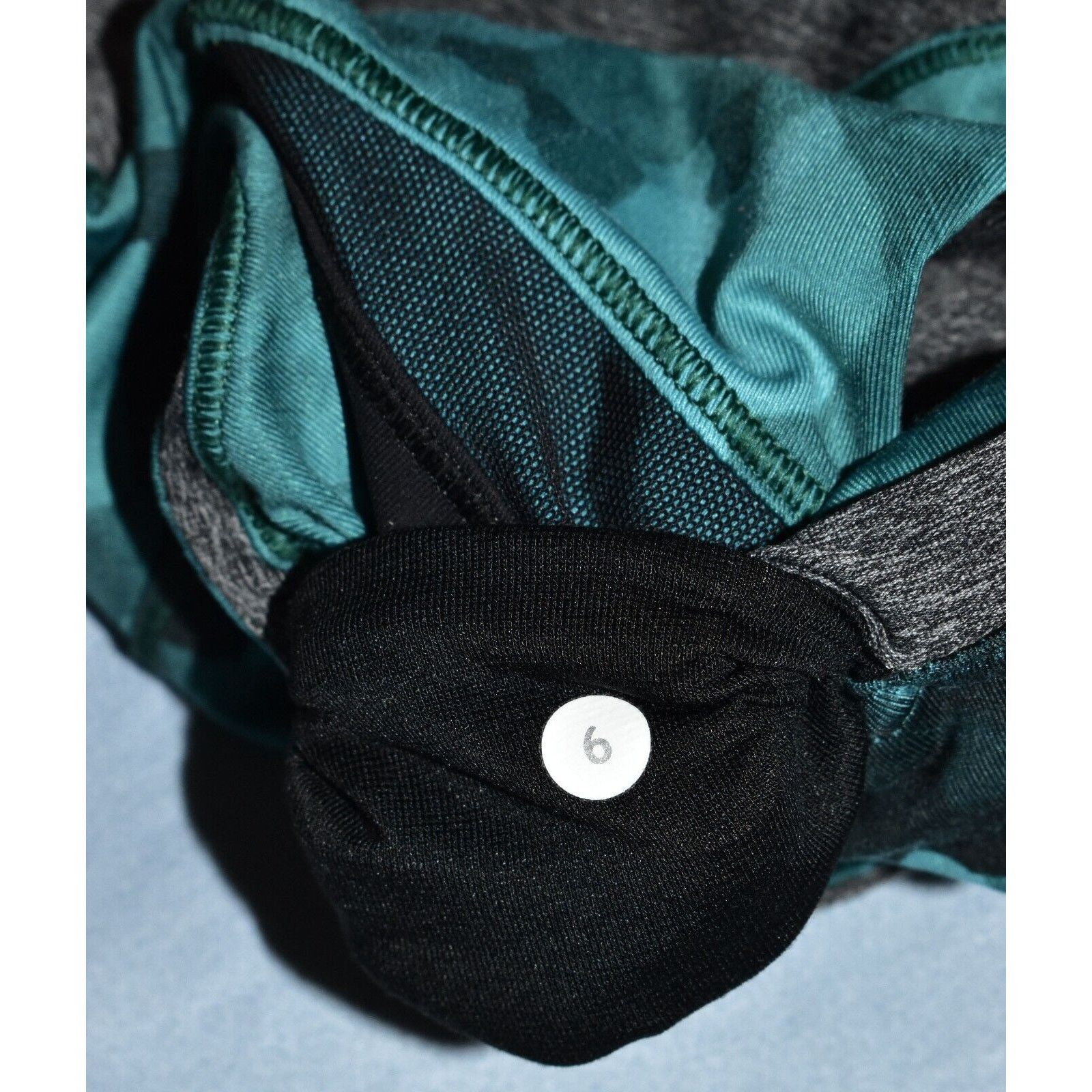Lululemon LULULEMON Kris Cross Crop Aqua Exposed Zipper Capri Pants 6 Size 27" / US 4 / IT 40 - 5 Thumbnail
