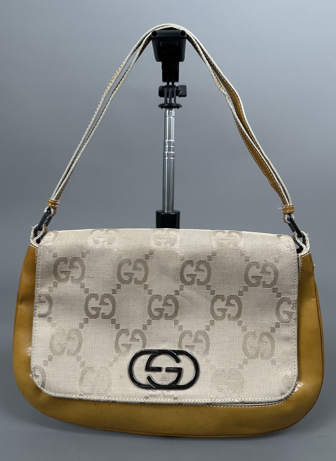 Gucci Gucci - Vintage GG Canvas Beige - Yellow Patent Leather Bag Size ONE SIZE - 1 Thumbnail