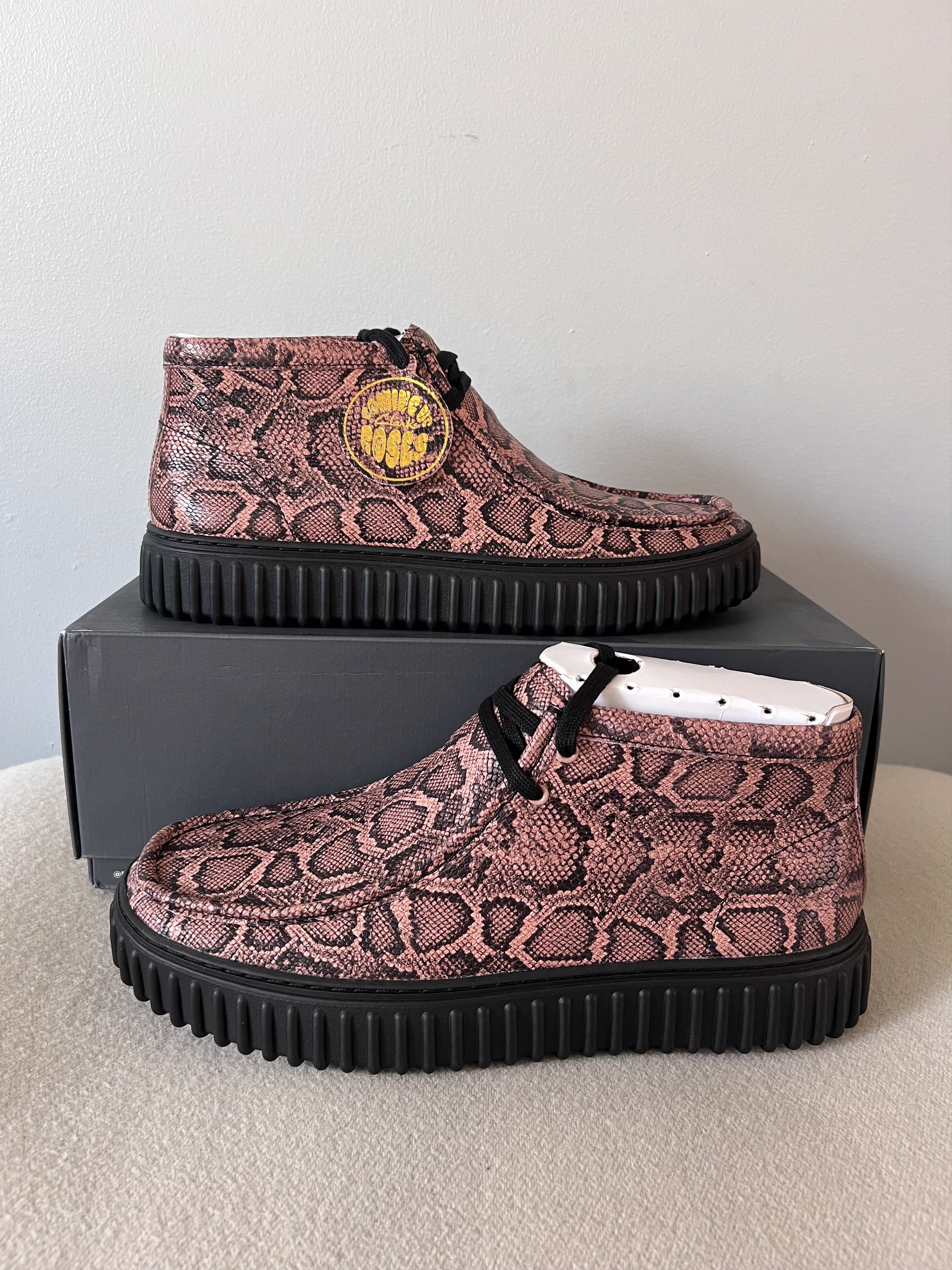 Clarks × Martine Rose Martine Rose Clarks Cur Torhill Hi in Rose Snake Size US 11 / EU 44 - 2 Thumbnail