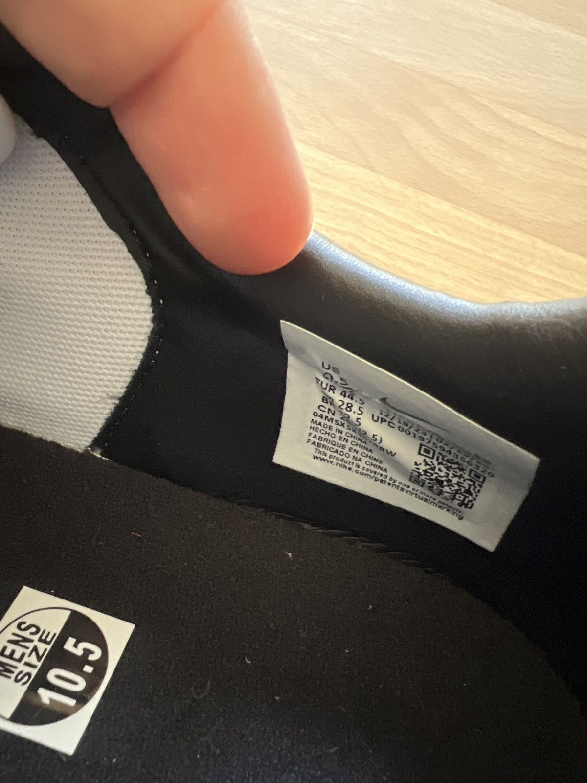 Nike Classic Nikes Size US 10.5 / EU 43-44 - 4 Thumbnail