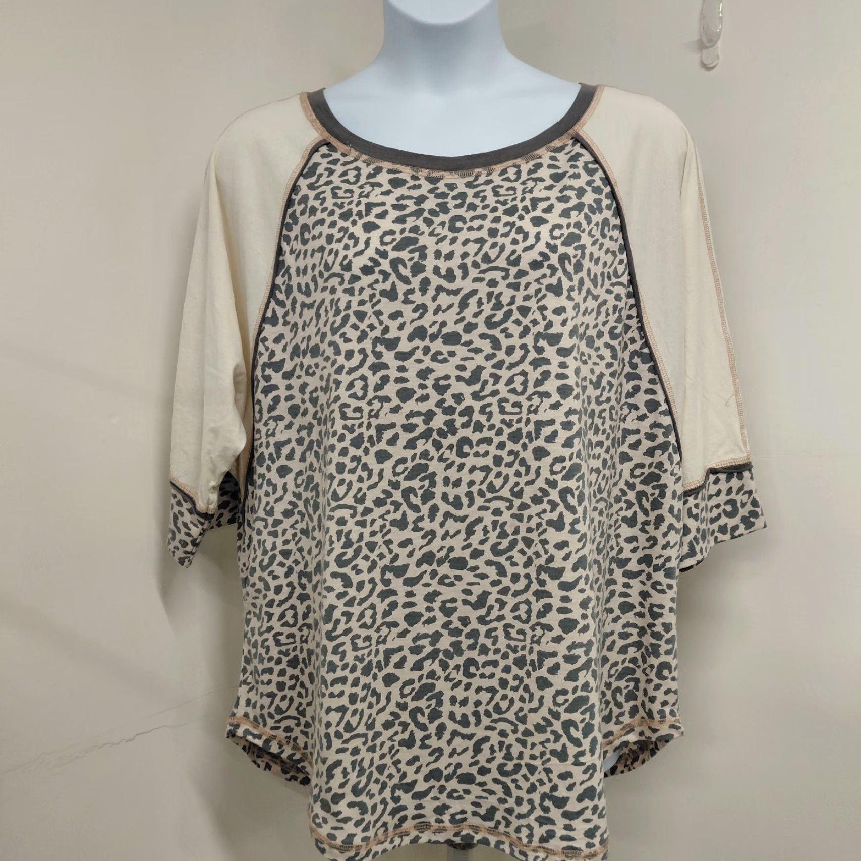 Vintage Jodifl Shirt Womens 1X Beige Leopard Print Blouse 3/4 Sleeve Top Mom Casual Autumn Western Womens Size XL / US 12-14 / IT 48-50 - 2 Thumbnail