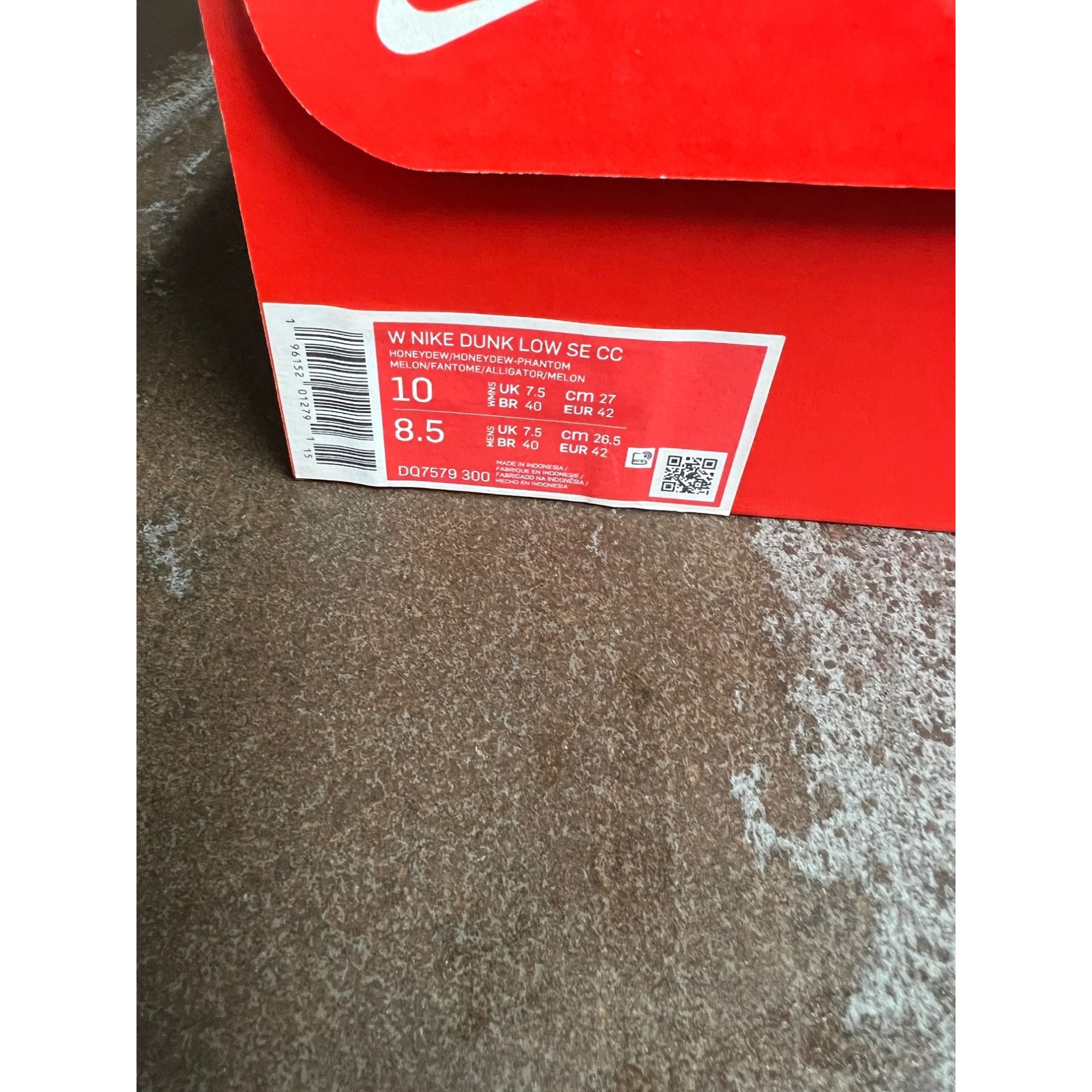 Nike Nike Dunk Low SE Fleece Pack Honeydew Women's Size 10- DQ757 Size US 10 / IT 40 - 13 Thumbnail
