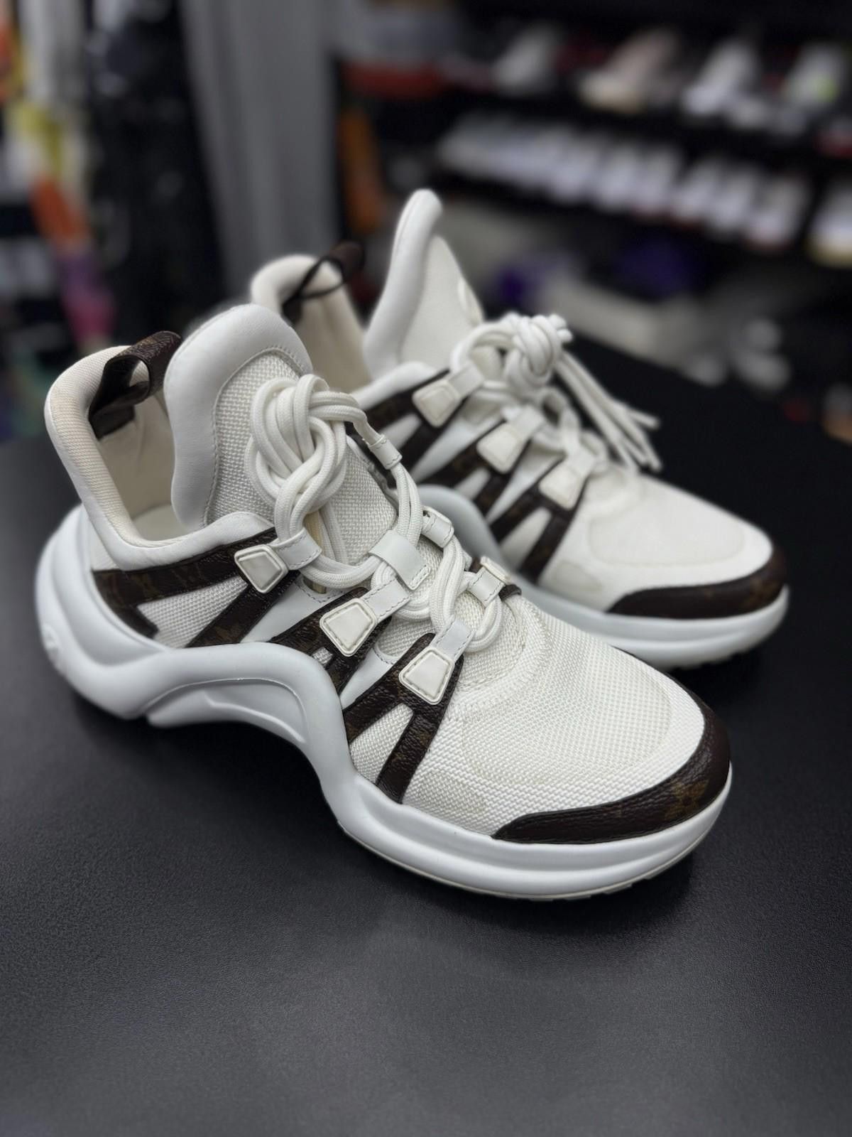 Louis Vuitton Louis Vuitton Archlight Trainer Monogram White 39.5LV/9.5US Size US 9.5 / IT 39.5 - 2 Thumbnail