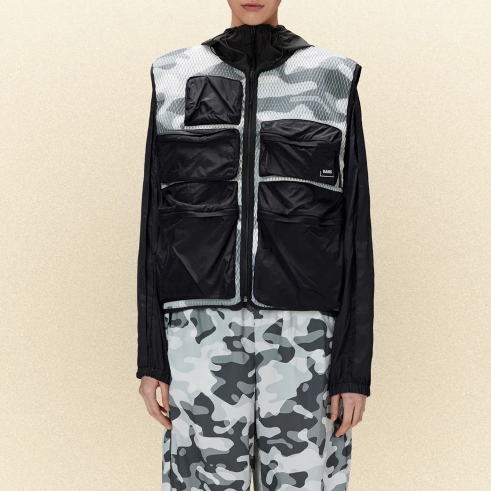 image of Rains Dili Cargo Vest Mesh Medium/heavy Fleece Camo Headband in Black, Women's