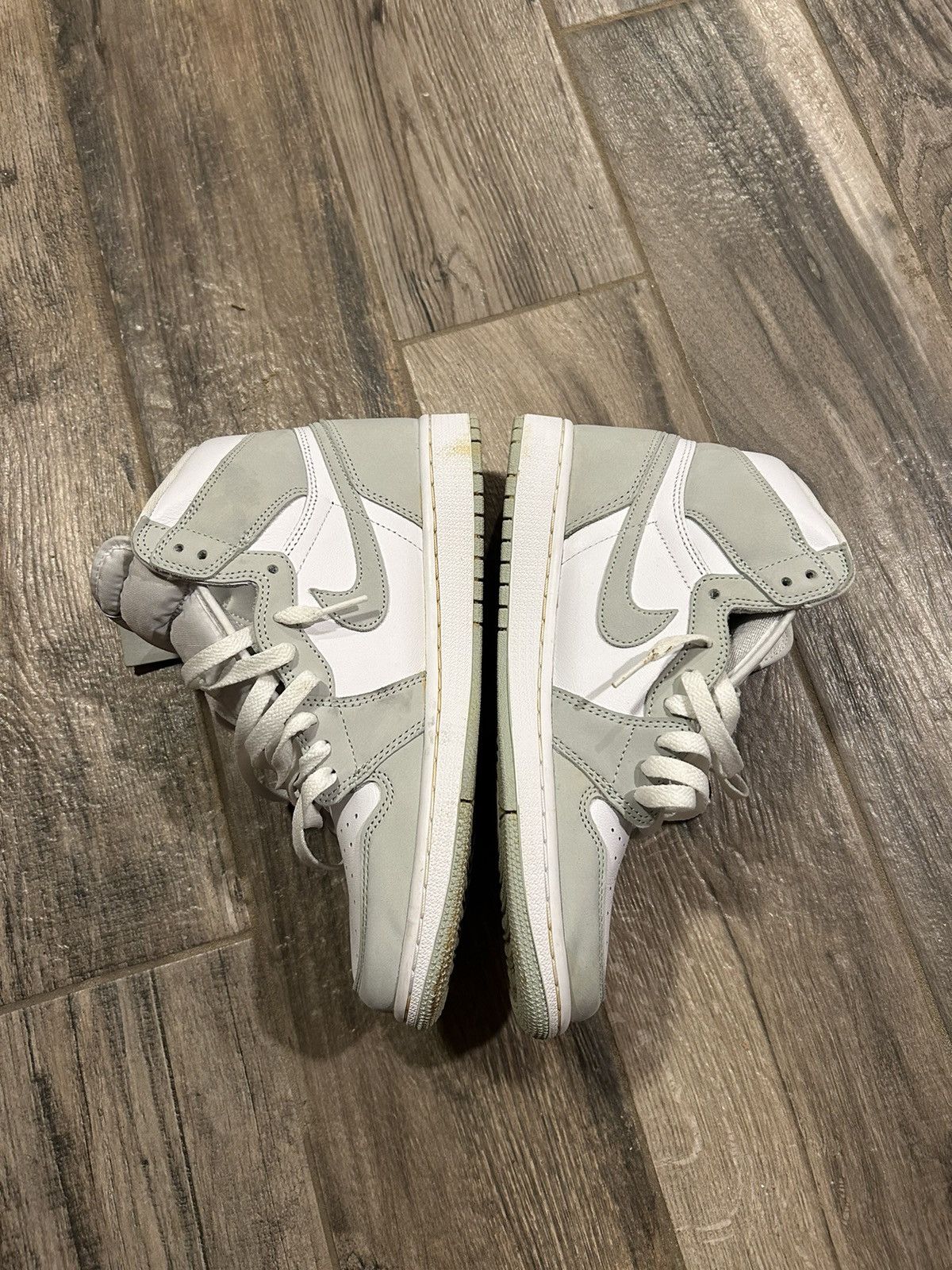 Nike 2021 Jordan 1 Retro High OG Seafoam (women’s) Size US 10.5 / IT 40.5 - 3 Thumbnail