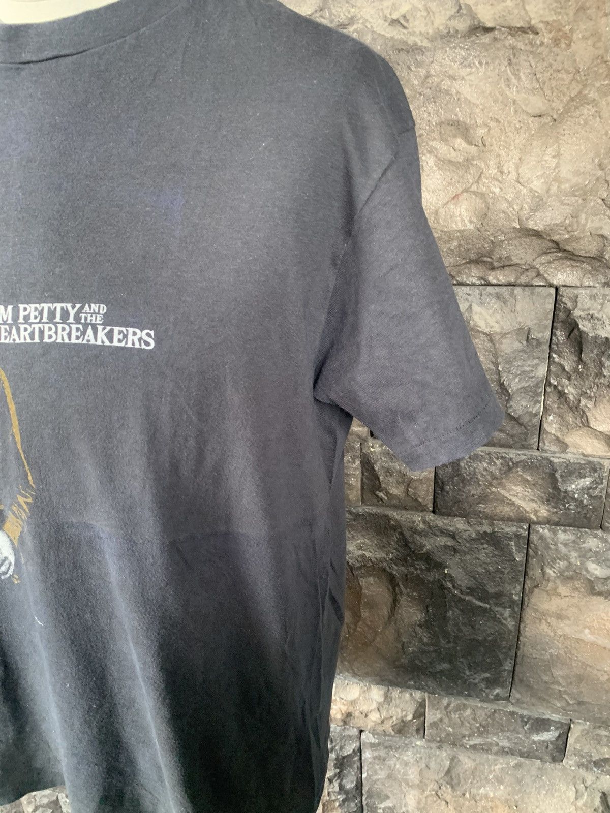Band Tees × Vintage Vintage 80s Tom Petty And The Heartbreakers Rock Band Tshirt Size US XL / EU 56 / 4 - 4 Thumbnail