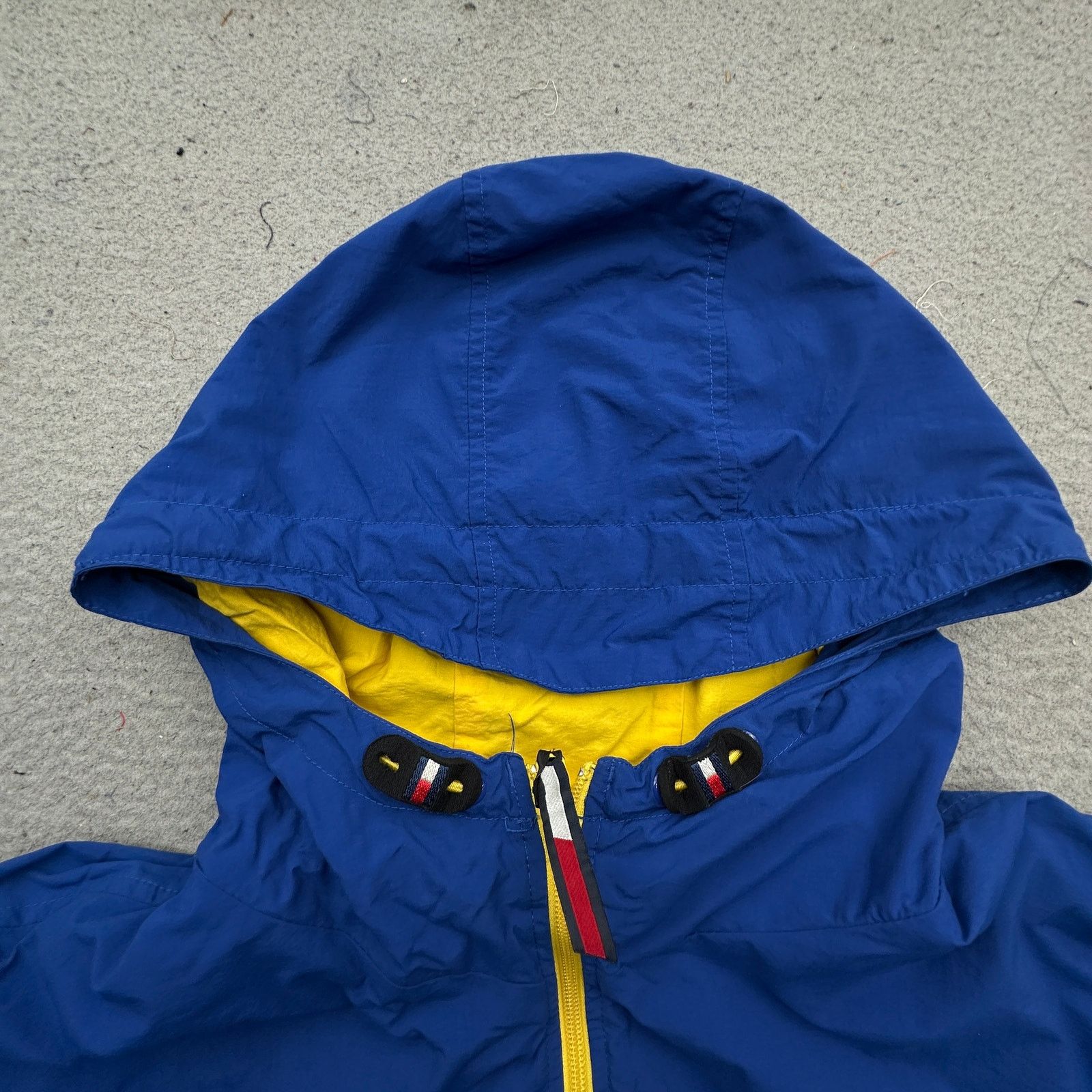 Tommy Hilfiger Vintage 90s Tommy Hilfiger Flag Windbreaker Jacket Men Large Size US L / EU 52-54 / 3 - 8 Thumbnail
