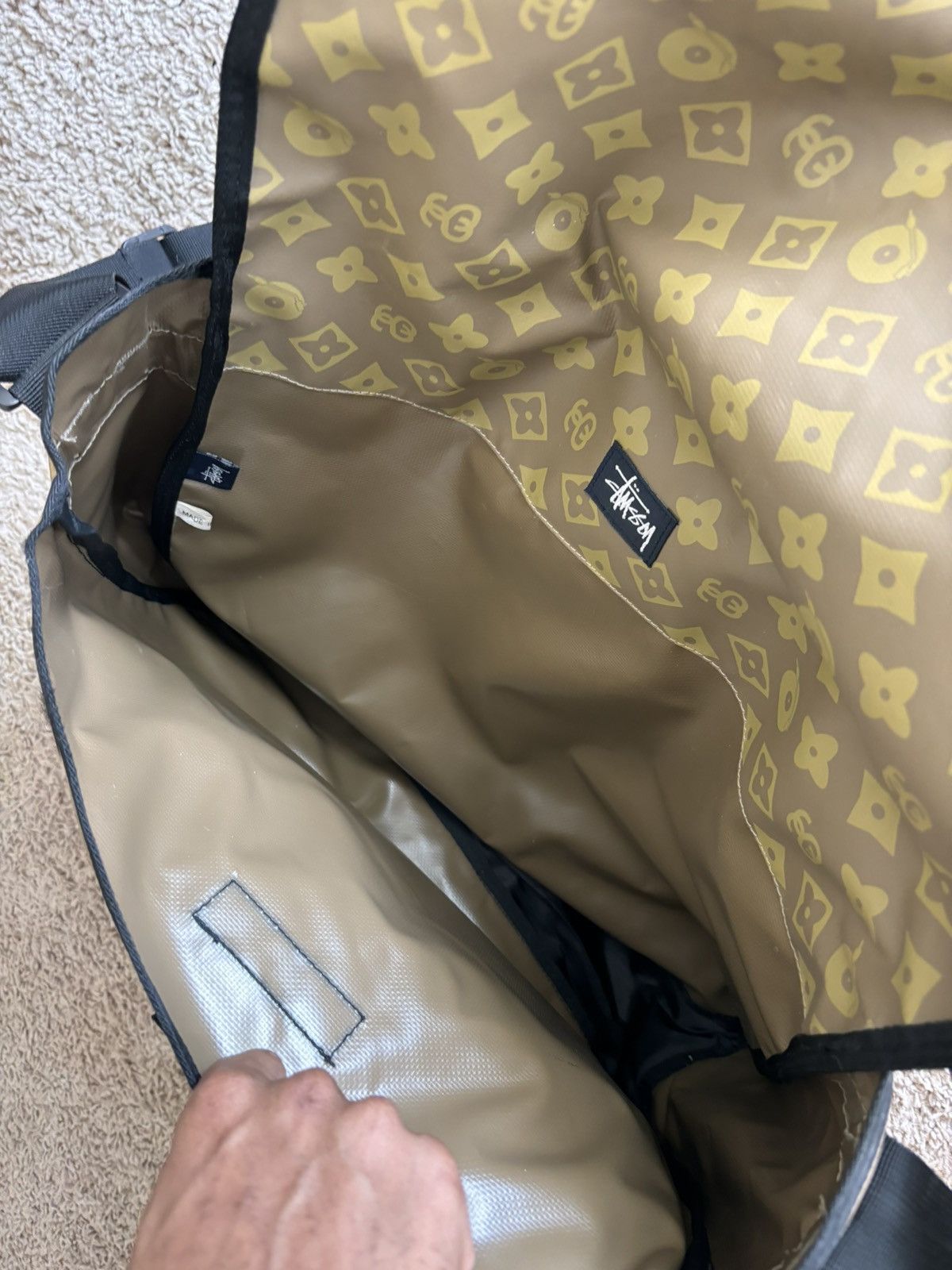 Stussy Stussy cease and desist messenger bag. Size 34 - 2 Thumbnail