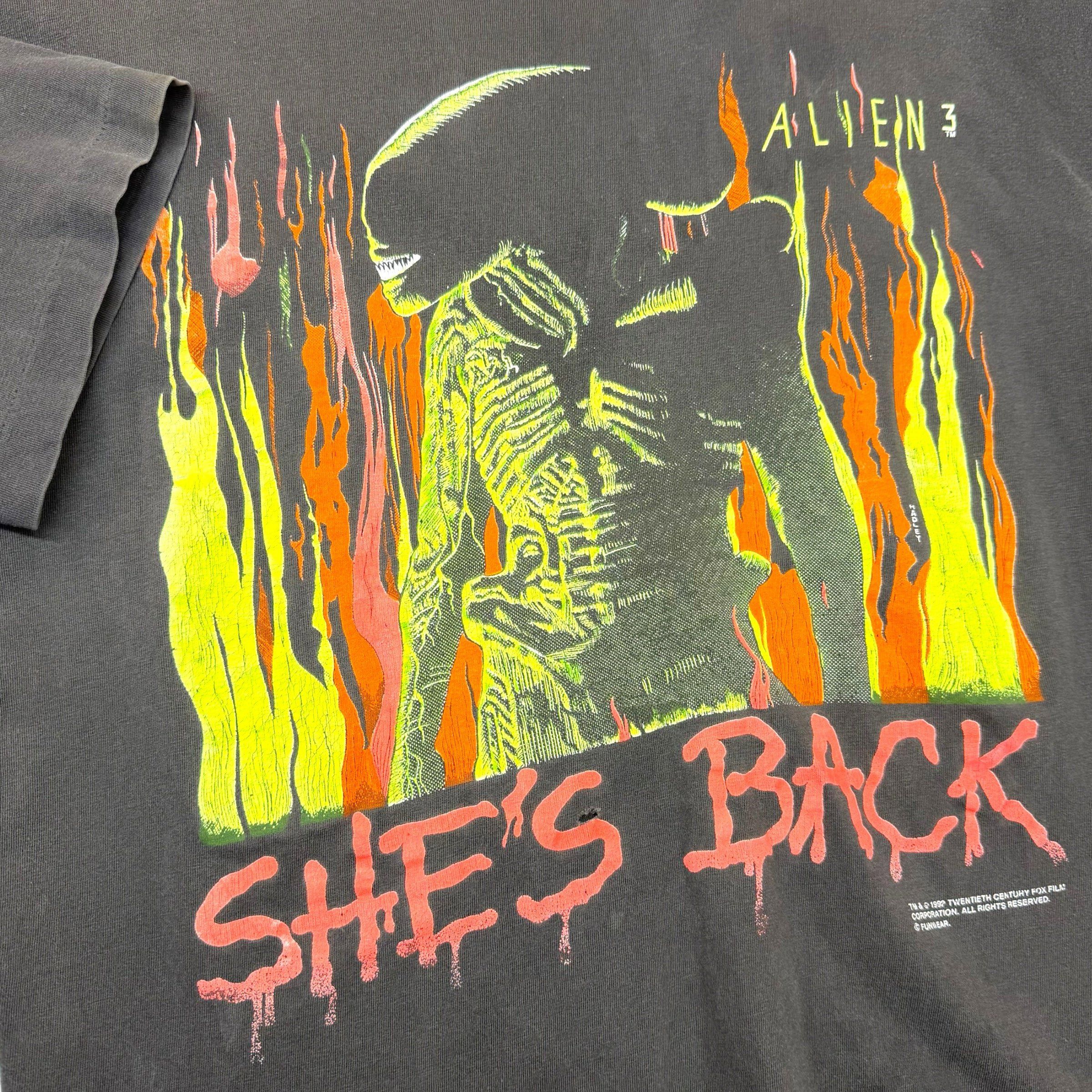 Vintage Vintage 1992 Alien 3 She's Back Tee XL Size US XL / EU 56 / 4 - 3 Thumbnail