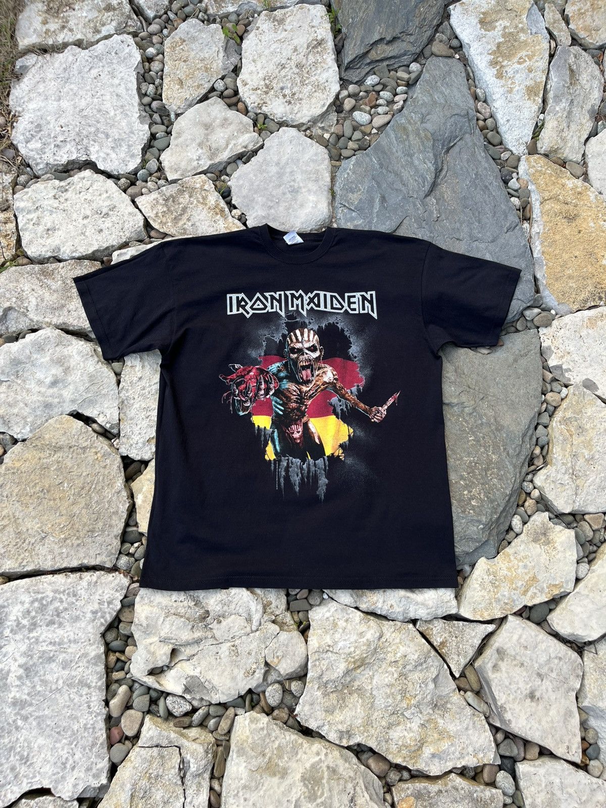 Band Tees × Iron Maiden × Vintage Vintage Iron Maiden Germany flag the book of souls tour tee Size US XL / EU 56 / 4 - 1 Thumbnail