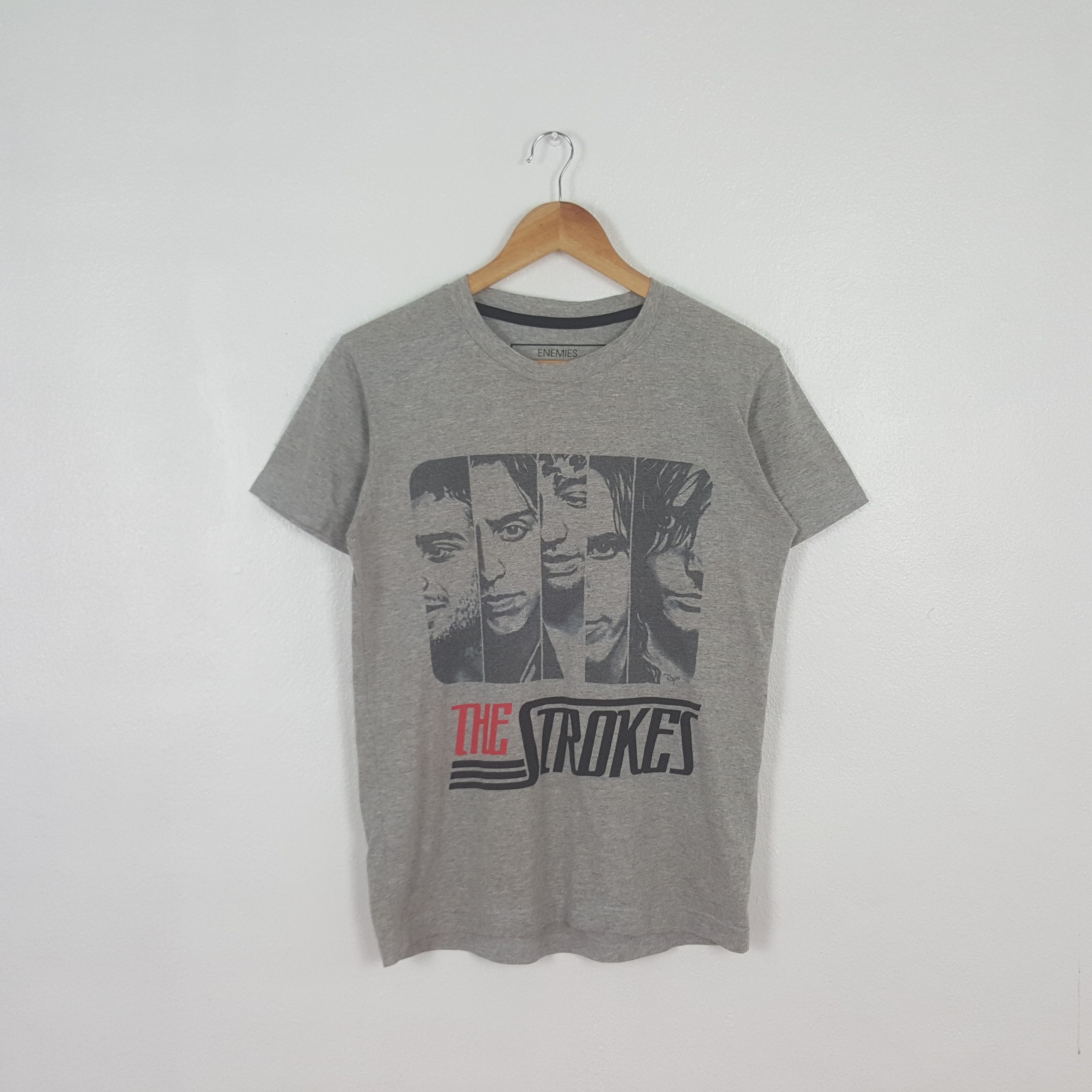 Band Tees Vintage The Strokes American Rock Tshirt C312N17 Size US S / EU 44-46 / 1 - 1 Thumbnail