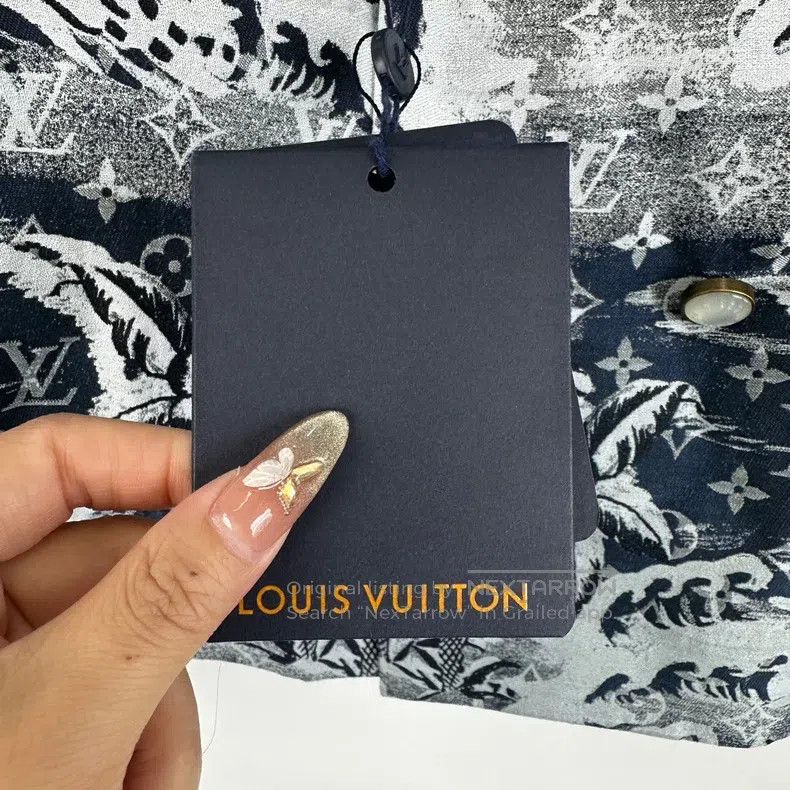 Louis Vuitton Louis Vuitton Show Beach Graffiti Print Double-Breasted Bl Size US M / EU 48-50 / 2 - 7 Thumbnail