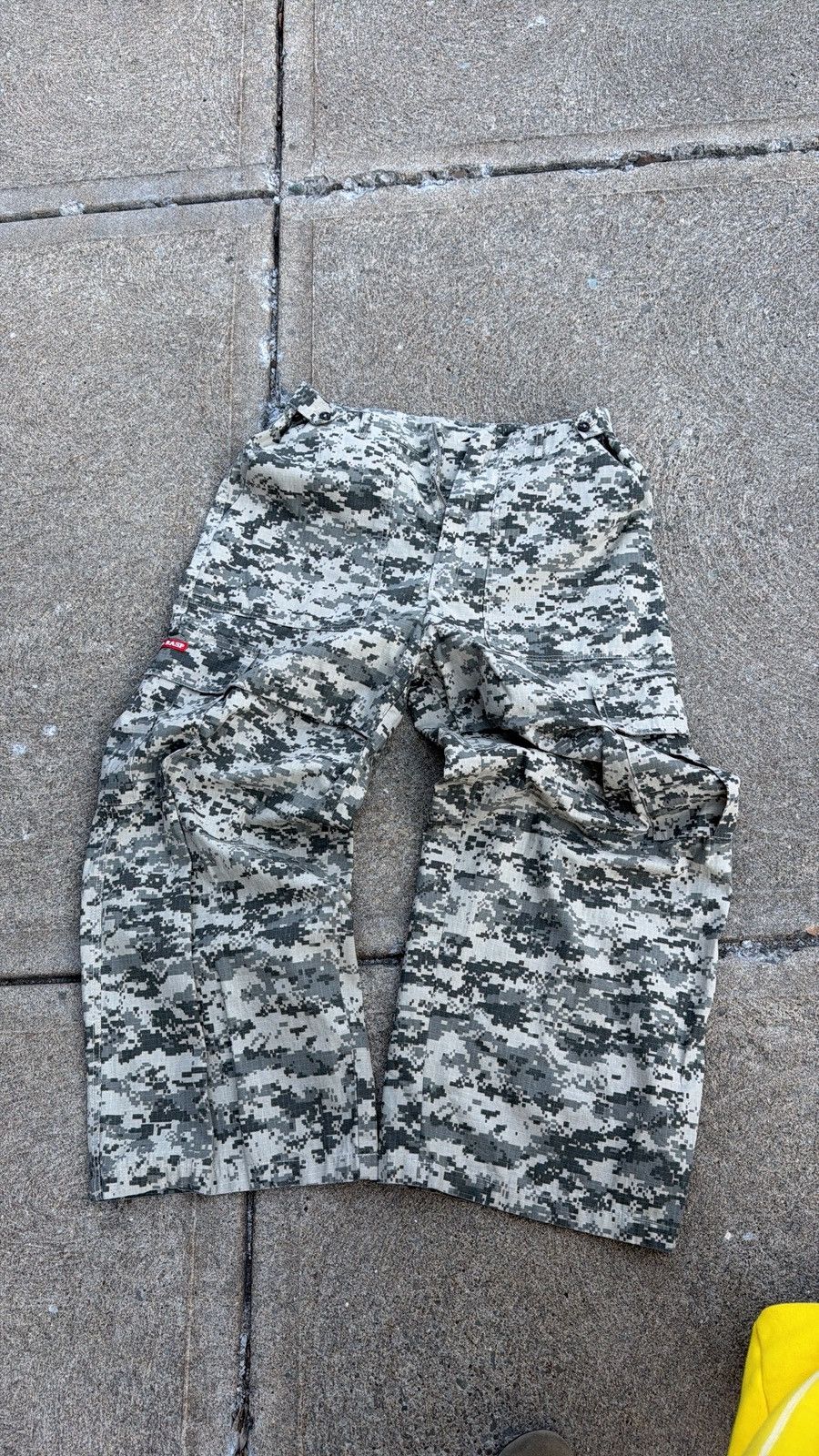 The GV Gallery The Gv Gallery Digi camo cargos Size US 34 / EU 50 - 1 Thumbnail
