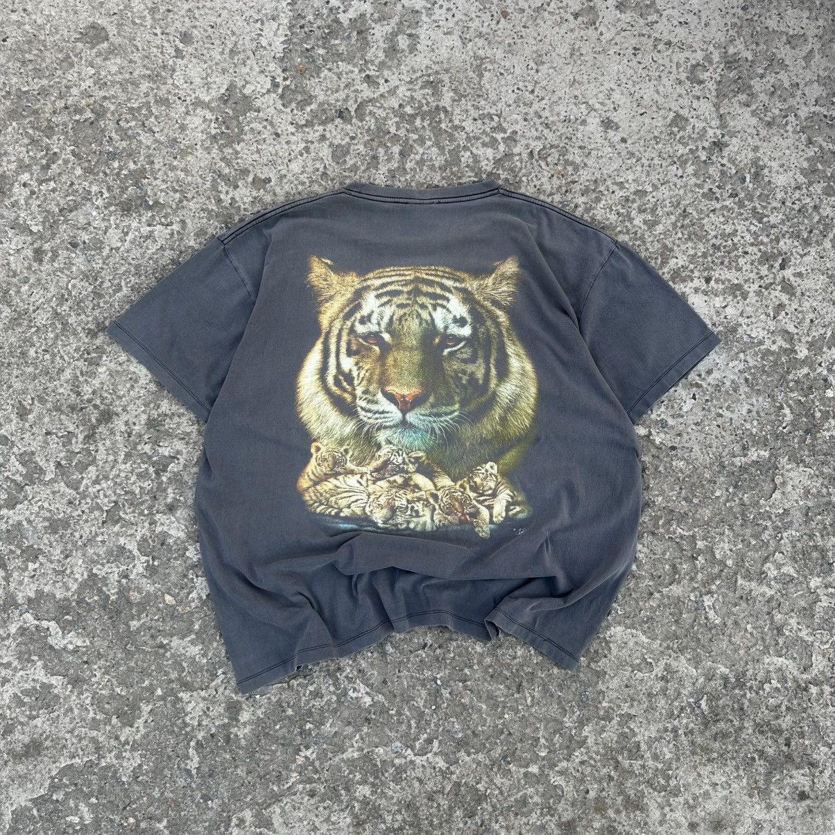 Japanese Brand × Vintage Vintage Japanese Style Wild Tiger Logo T-shirts Big Logo Y2K Size US XXL / EU 58 / 5 - 2 Thumbnail
