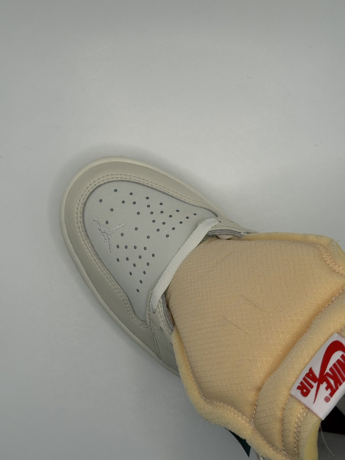 Jordan Brand Jordan 1 Retro High ‘Elephant Print Swoosh’ 9.5 Size US 9.5 / EU 42-43 - 8 Thumbnail