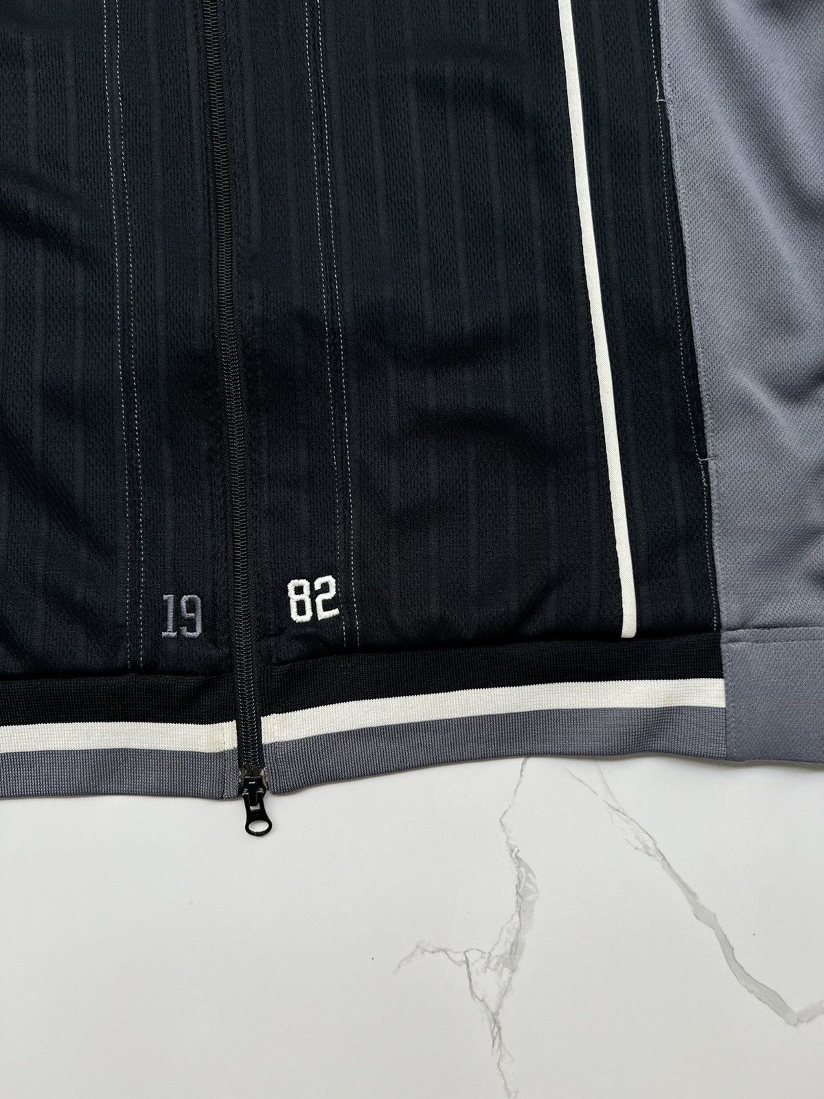 Nike × Vintage 90's NIKE AIR BASKETBALL 1982 RARE RETRO Y2K TRACK JACKET Size US XL / EU 56 / 4 - 2 Thumbnail