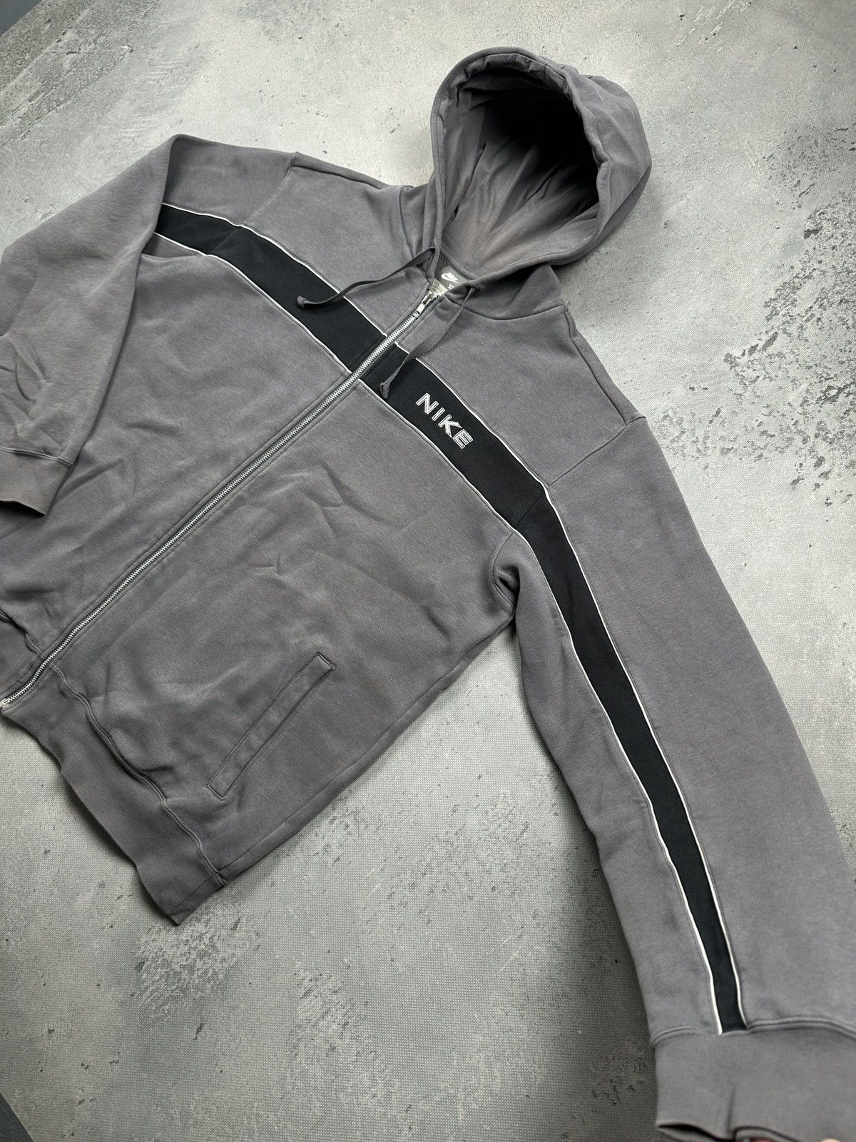 Nike Vintage Nike Grey Full-Zip Hoodie Contrast Stripe Panel 90s Size US XL / EU 56 / 4 - 2 Thumbnail