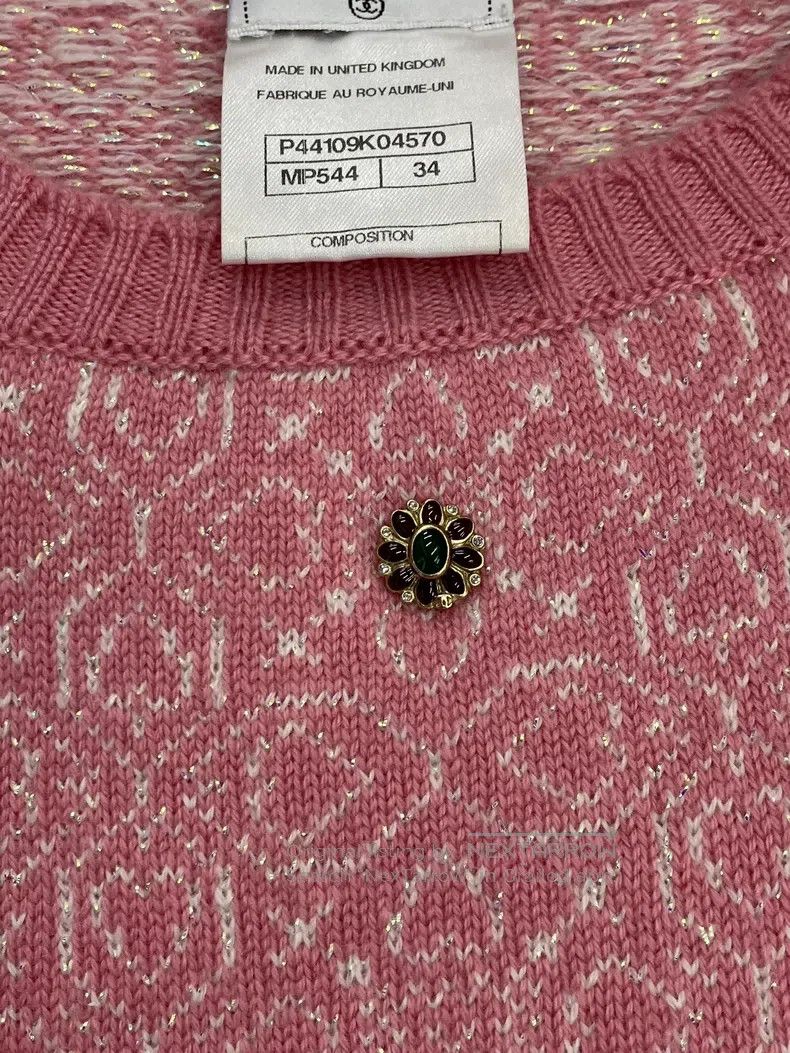 Chanel Chanel Pink Gemstone Buckle Small Money Cashmere Sweater Size XXS / US 00 / IT 34 - 2 Thumbnail