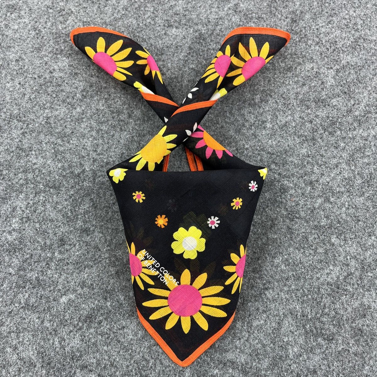 United Colors Of Benetton United Colors Of Benetton Handkerchief / Neckerchief B827 Size ONE SIZE - 3 Thumbnail