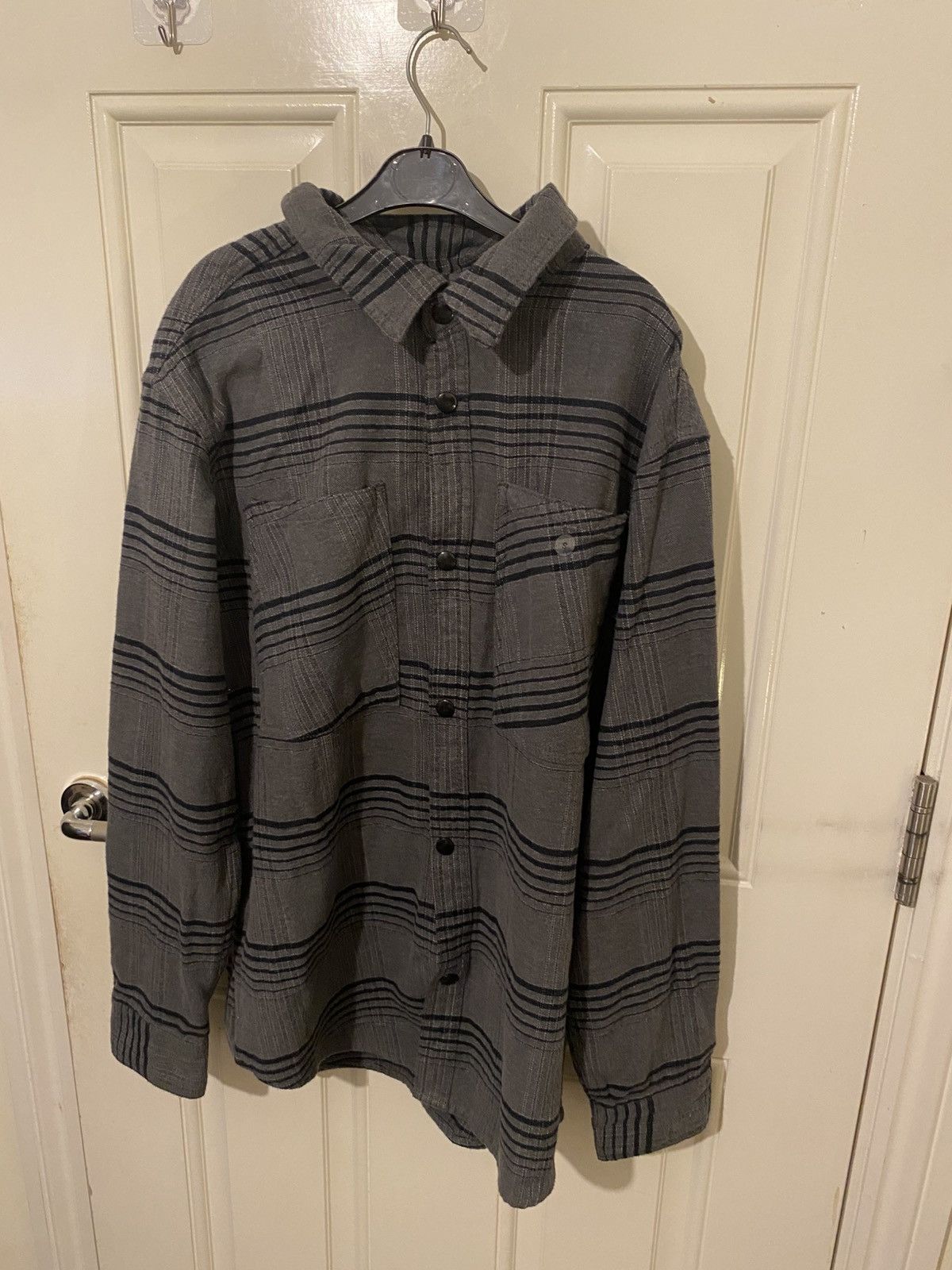 The Unbranded Brand Y2k long sleeve buttoned T shirt Size US S / EU 44-46 / 1 - 1 Thumbnail