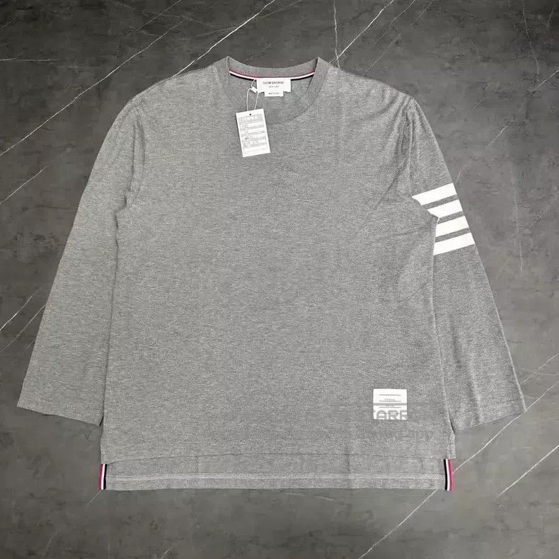 Thom Browne Thom Browne Gray four-barrel long sleeves Size US XL / EU 56 / 4 - 1 Thumbnail