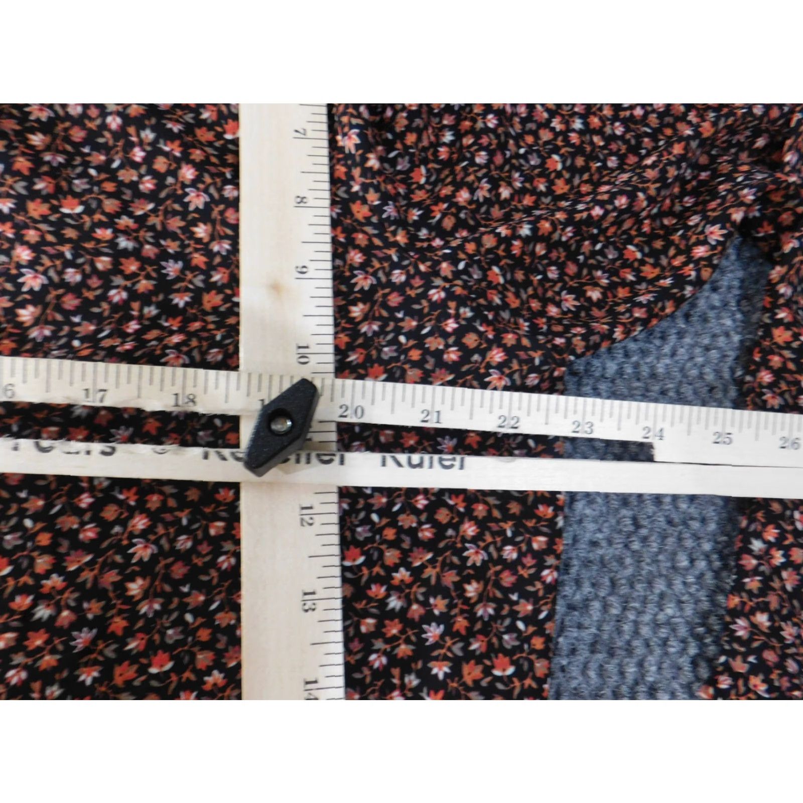 Ann Taylor Ann Taylor Loft Shirt Womens L Red Floral Button-Up Casual Long Sleeve Round Neck Pullover Rayon Woven Button-Front Vintage: No Size L / US 10 / IT 46 - 7 Thumbnail