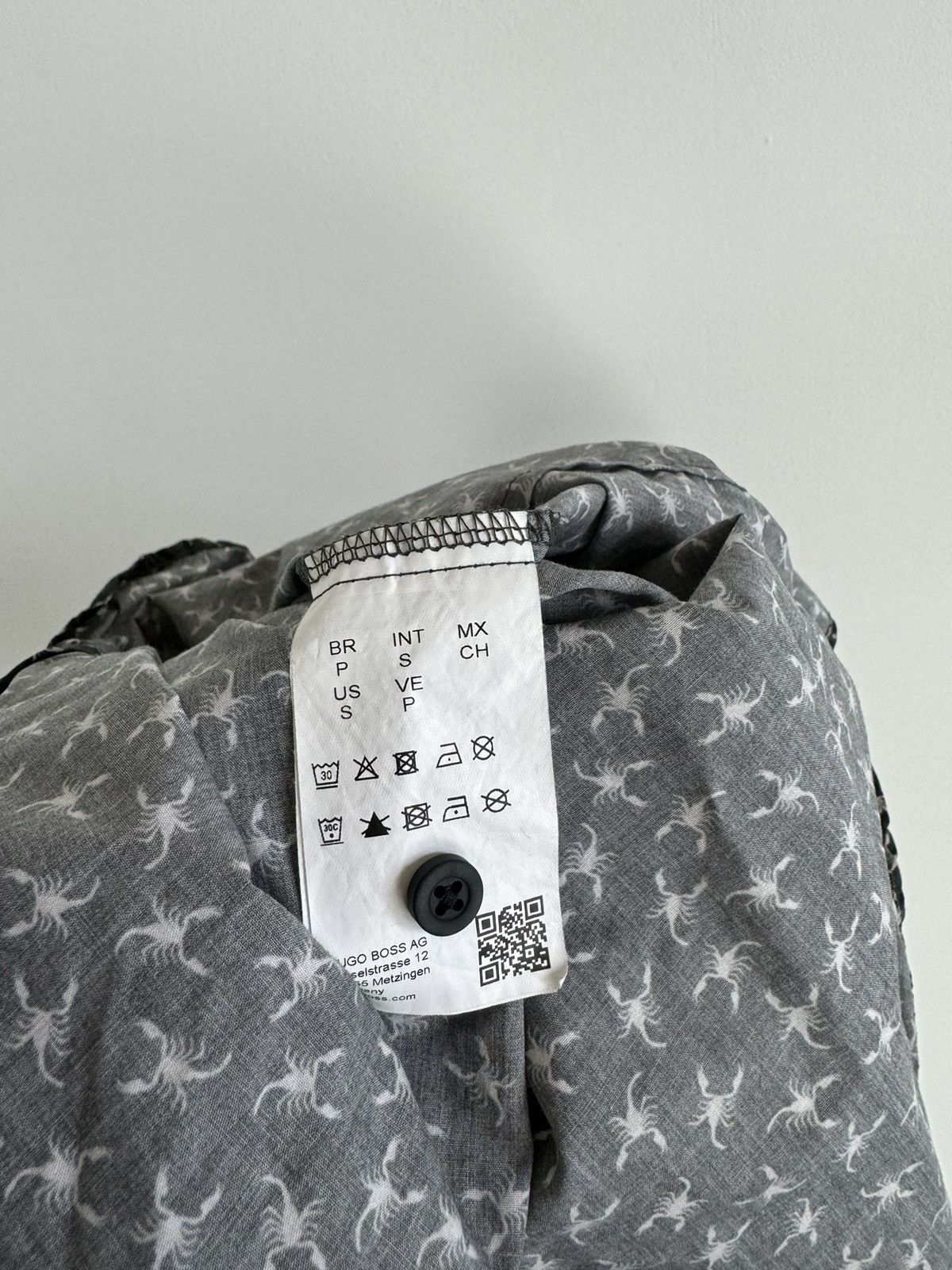 Hugo Boss Hugo Boss Monogram Scorpion Logo Short Sleeve Shirt Size US S / EU 44-46 / 1 - 4 Thumbnail