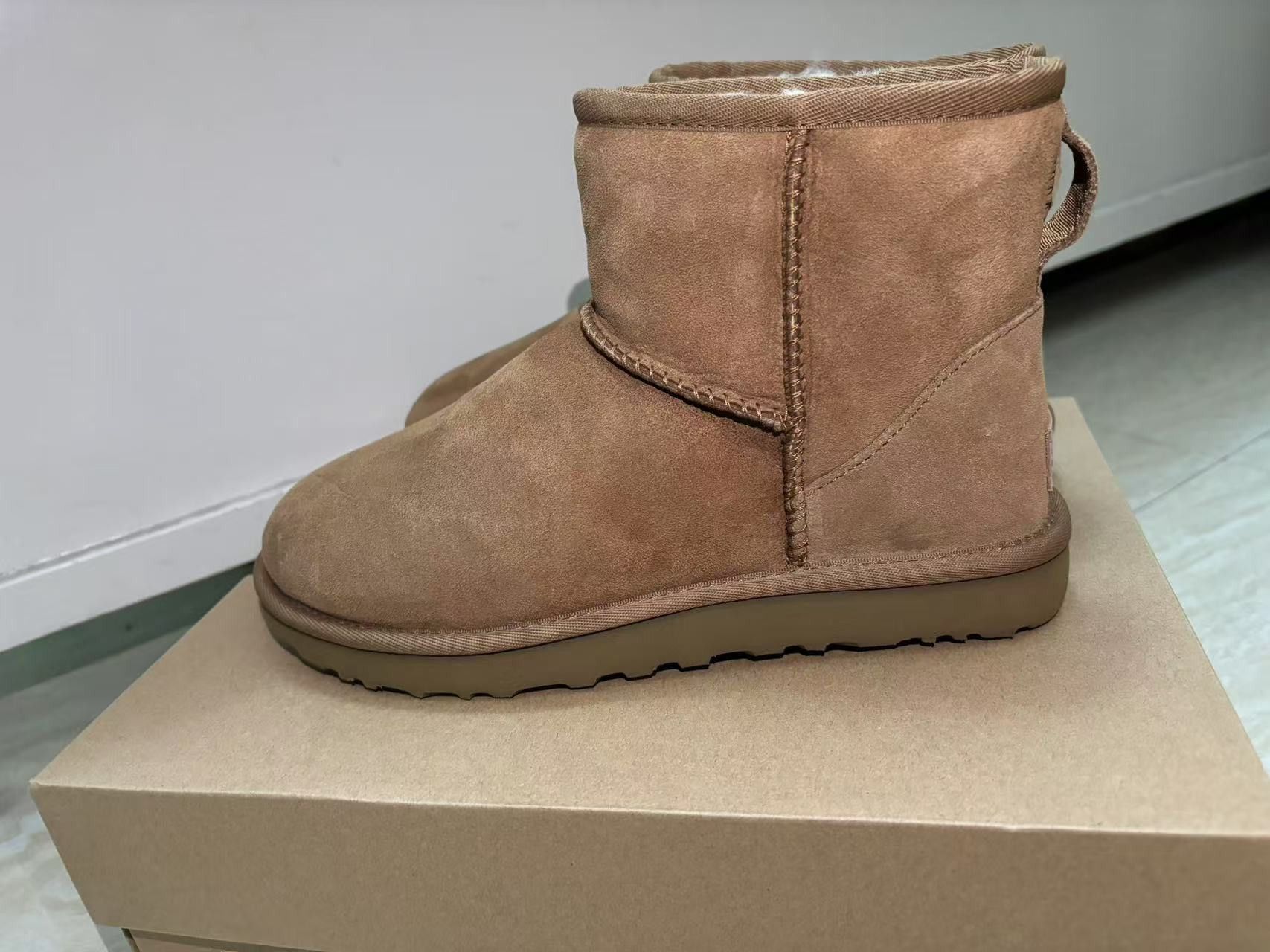 Ugg UGG Women's Classic Mini II Boots Size US 7 / IT 37 - 7 Thumbnail