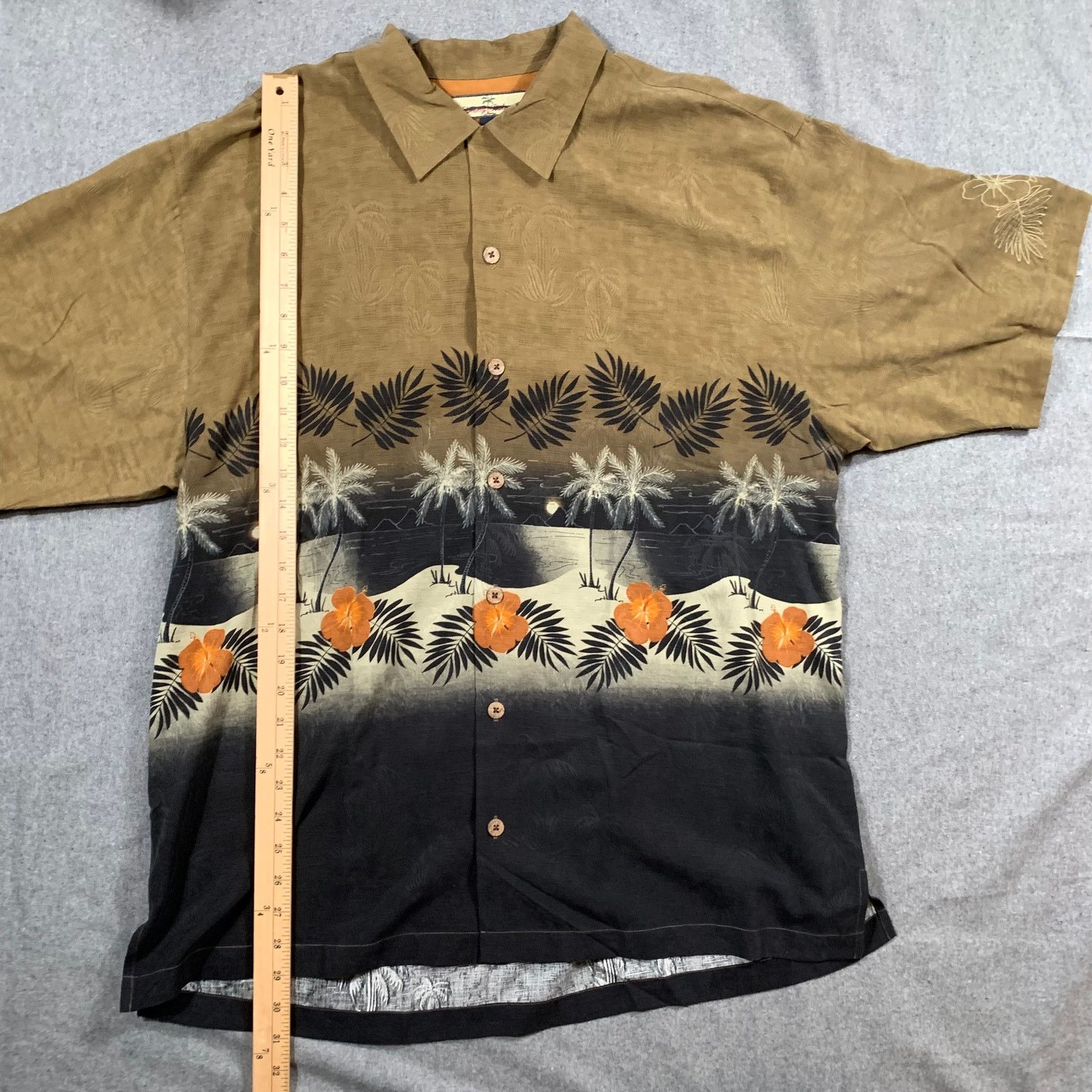 Tommy Bahama --Shirt Adult -Size- Color Outdoor Athletic Casual Size US L / EU 52-54 / 3 - 7 Thumbnail