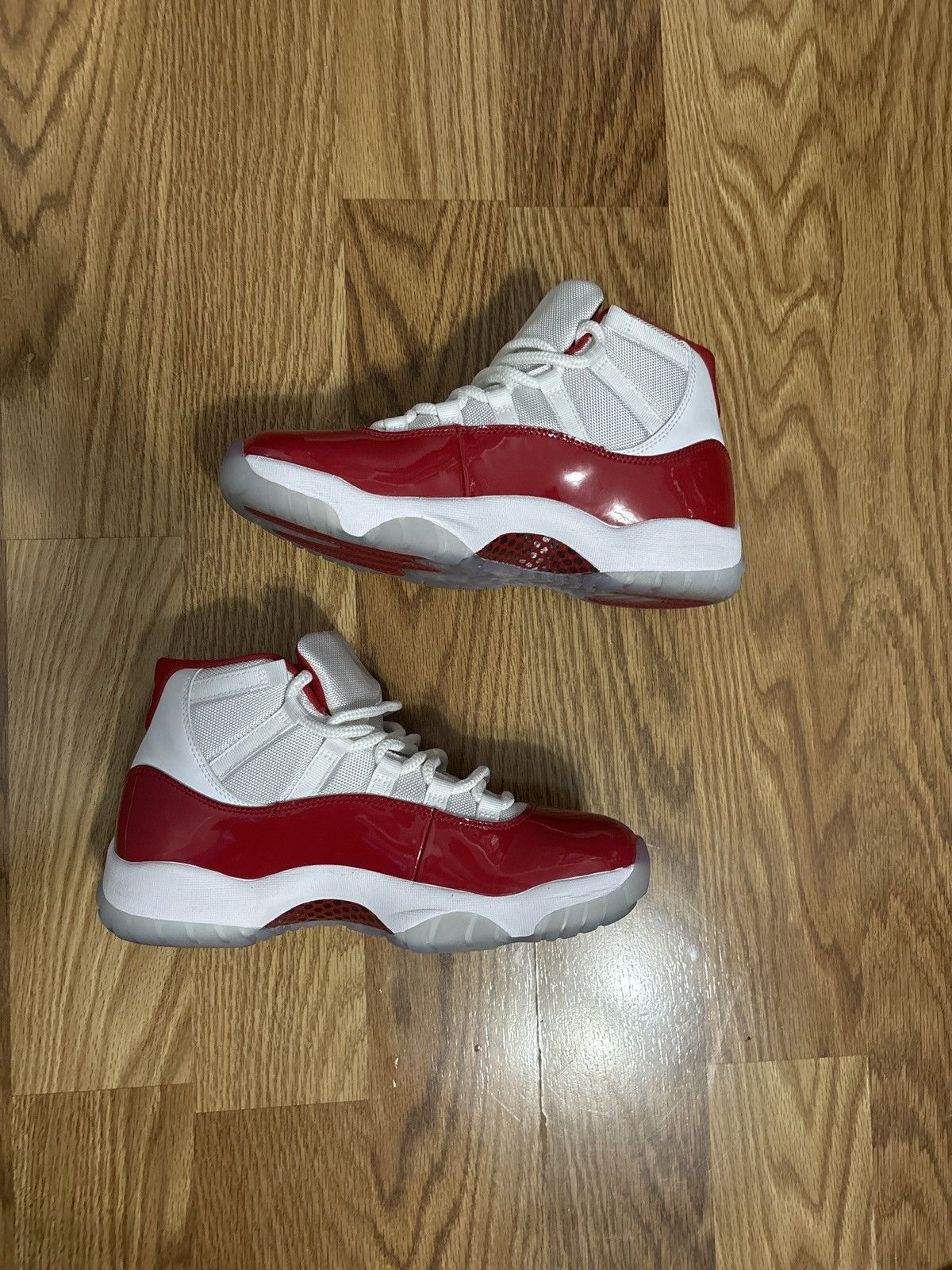 Jordan Brand Jordan 11 Cherry Size US 9 / EU 42 - 2 Thumbnail
