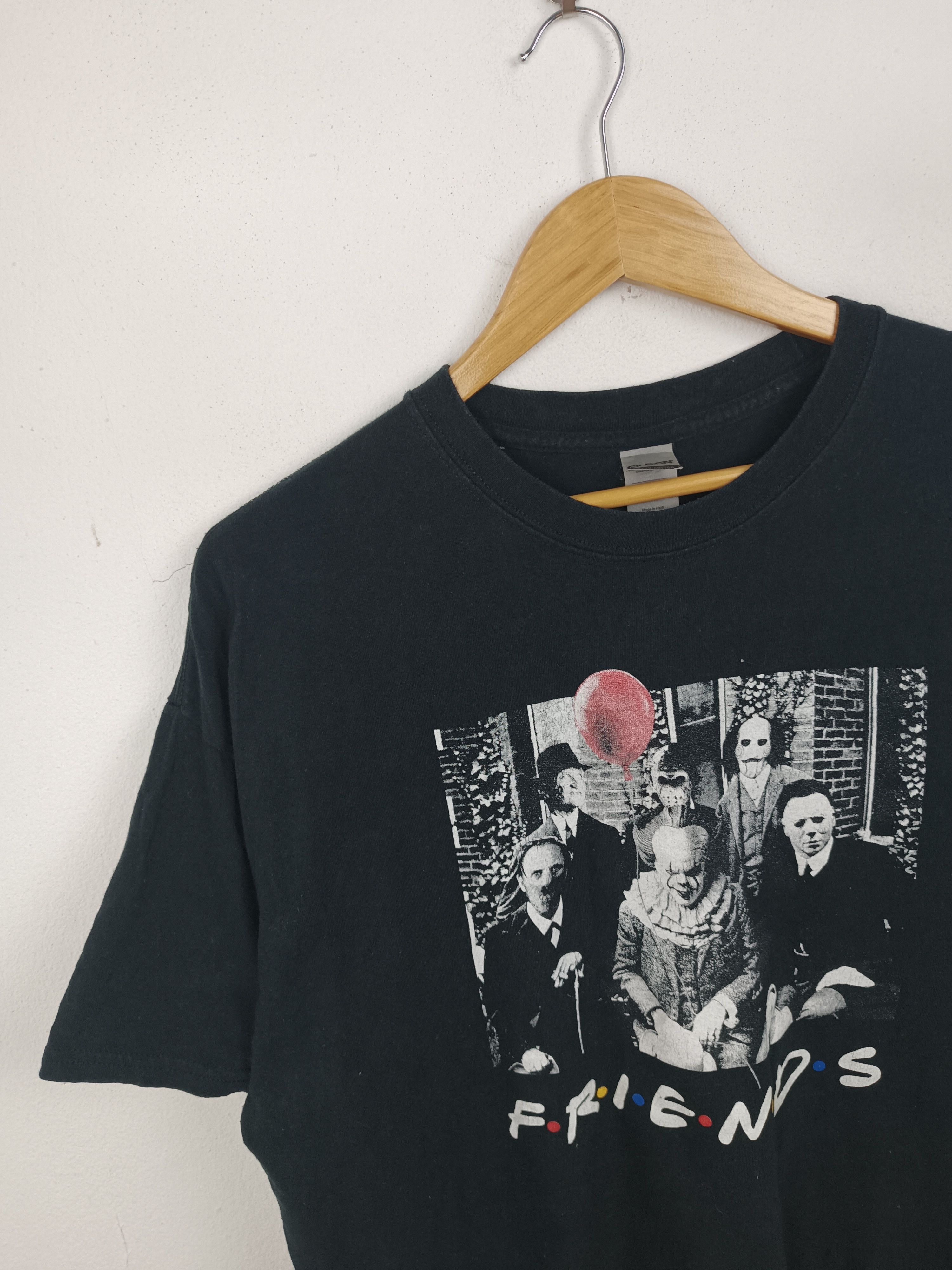 Vintage VINTAGE FRIENDS SITCOM PARODY HORROR IT KRUEGER JASON MYERS Size US XL / EU 56 / 4 - 5 Thumbnail
